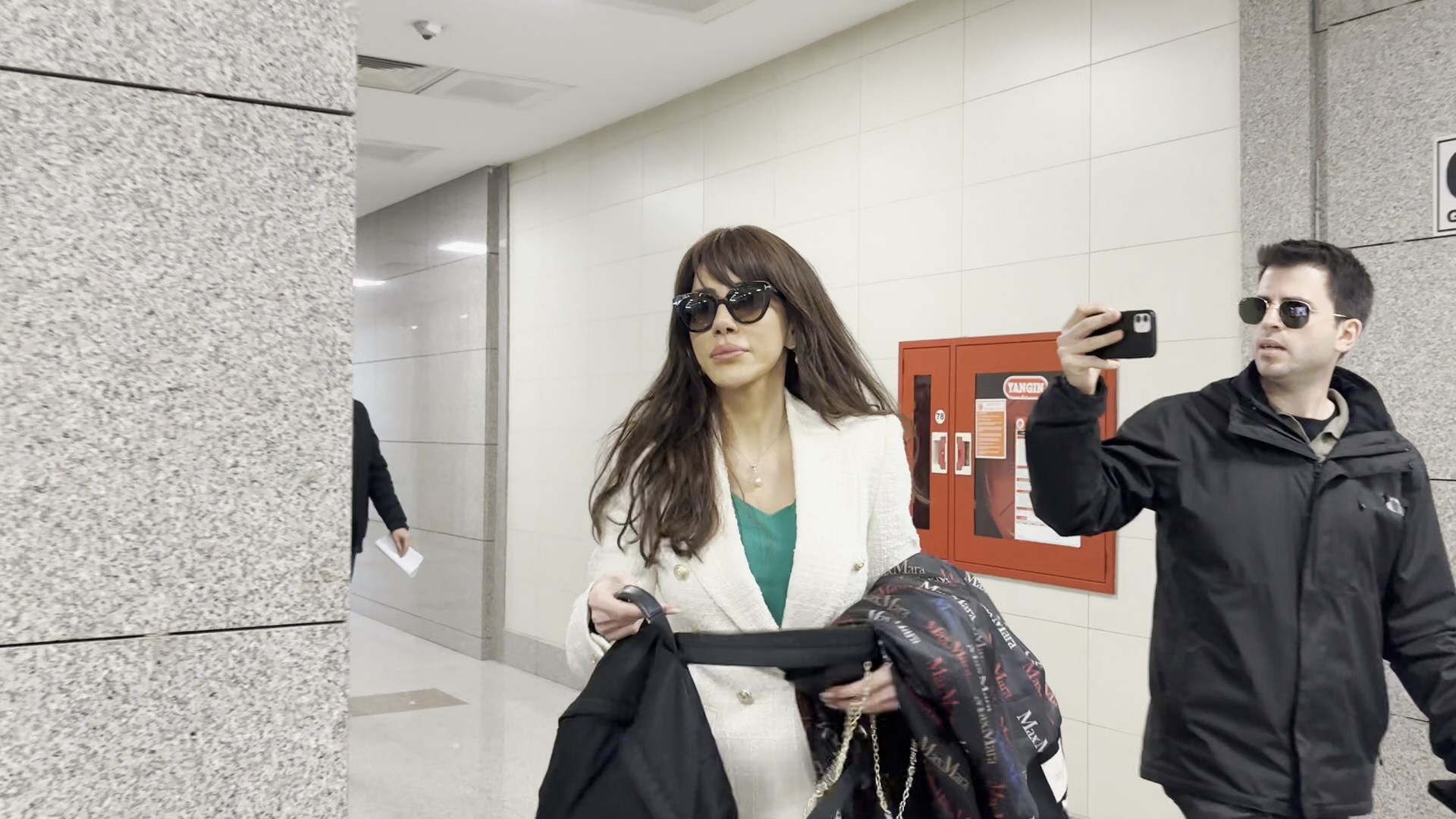 I S T A N B U L E L A R U M E Y S A C E B E C I T U T U K L A N D I 1067737 316813