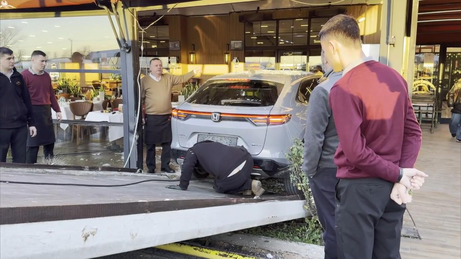 I S T A N B U L E S E N Y U R T T A M U Z I S Y E N C A H I T B E 1090866 323827