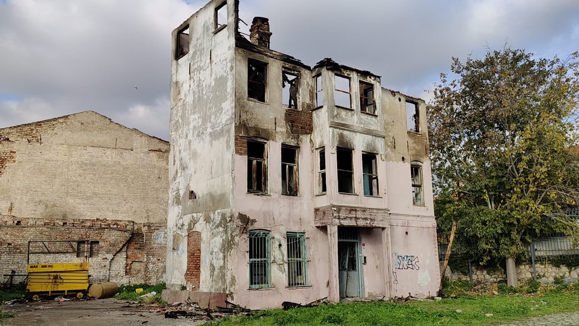 I S T A N B U L F A T I H T E 2 K A T L I T A R I H I B I N A A 1072194 318172