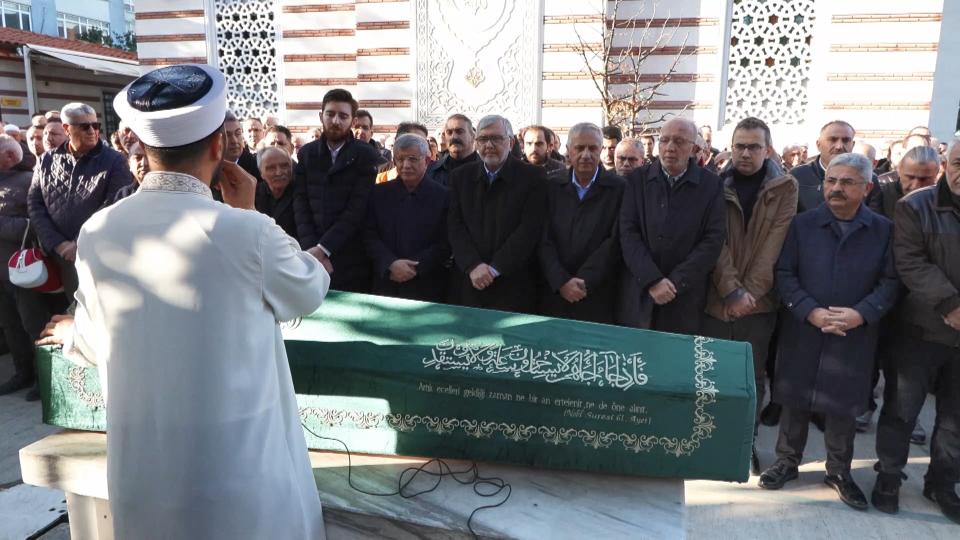 I S T A N B U L G U L S E N D A V U T O G L U N U N C E N A Z E S I 1067771 316842