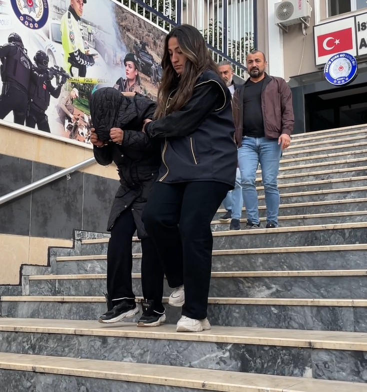 I S T A N B U L H A K L A R I N D A 12 Y I L H A P I S C E Z A S 1047441 310820