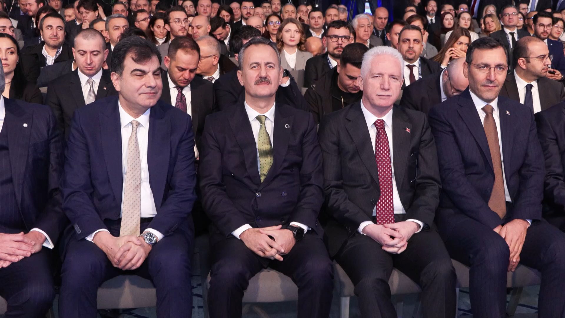 I S T A N B U L H A L U K G O R G U N S A V U N M A V E H A V A C 1069276 317285