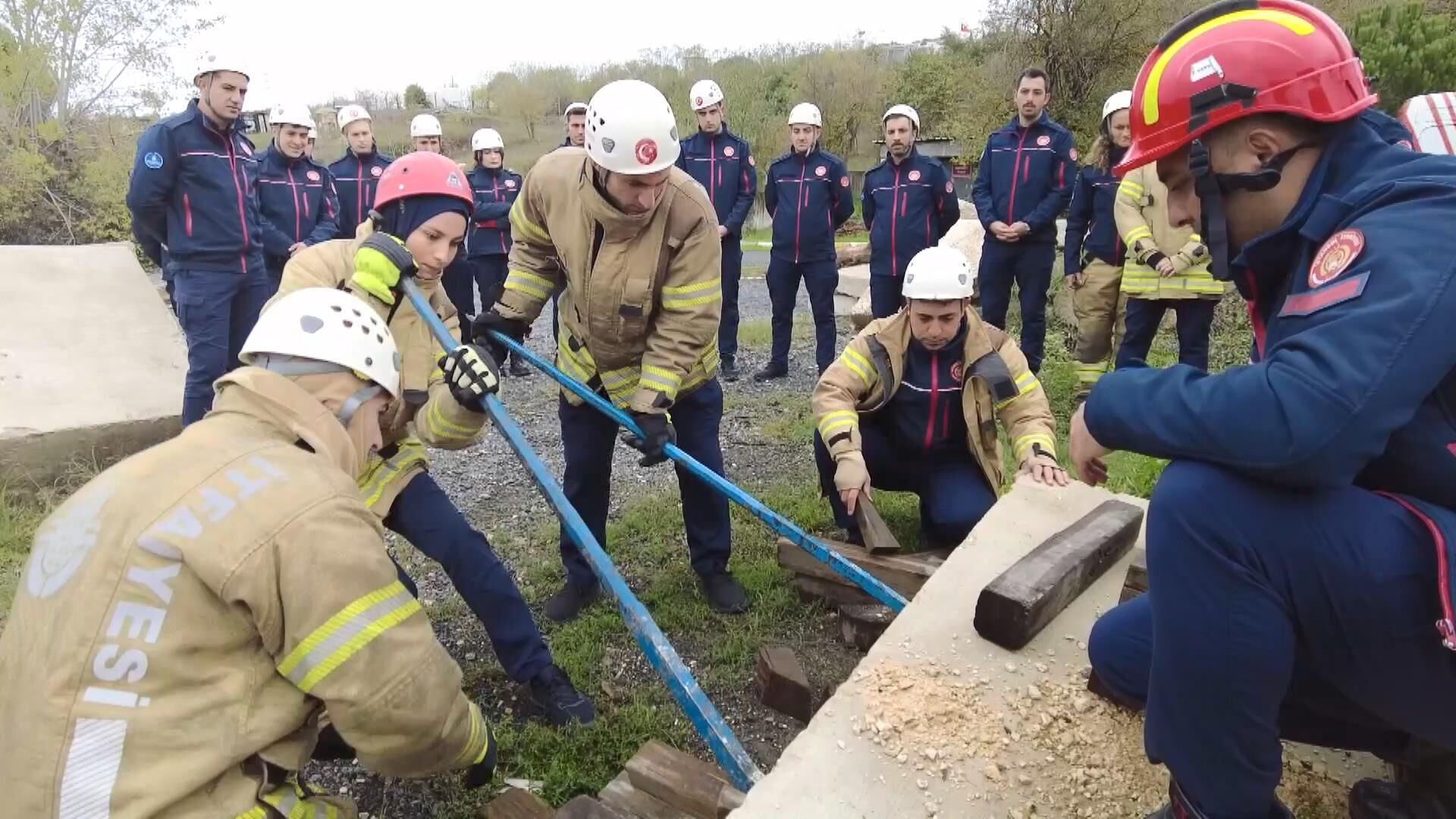 I S T A N B U L I S T A N B U L D A 78 I K A D I N 591 Y 1047119 310723