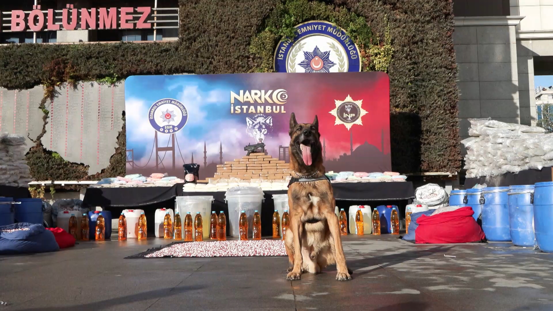 I S T A N B U L I S T A N B U L D A O P E R A S Y O N L A E L E G E 1063840 315664