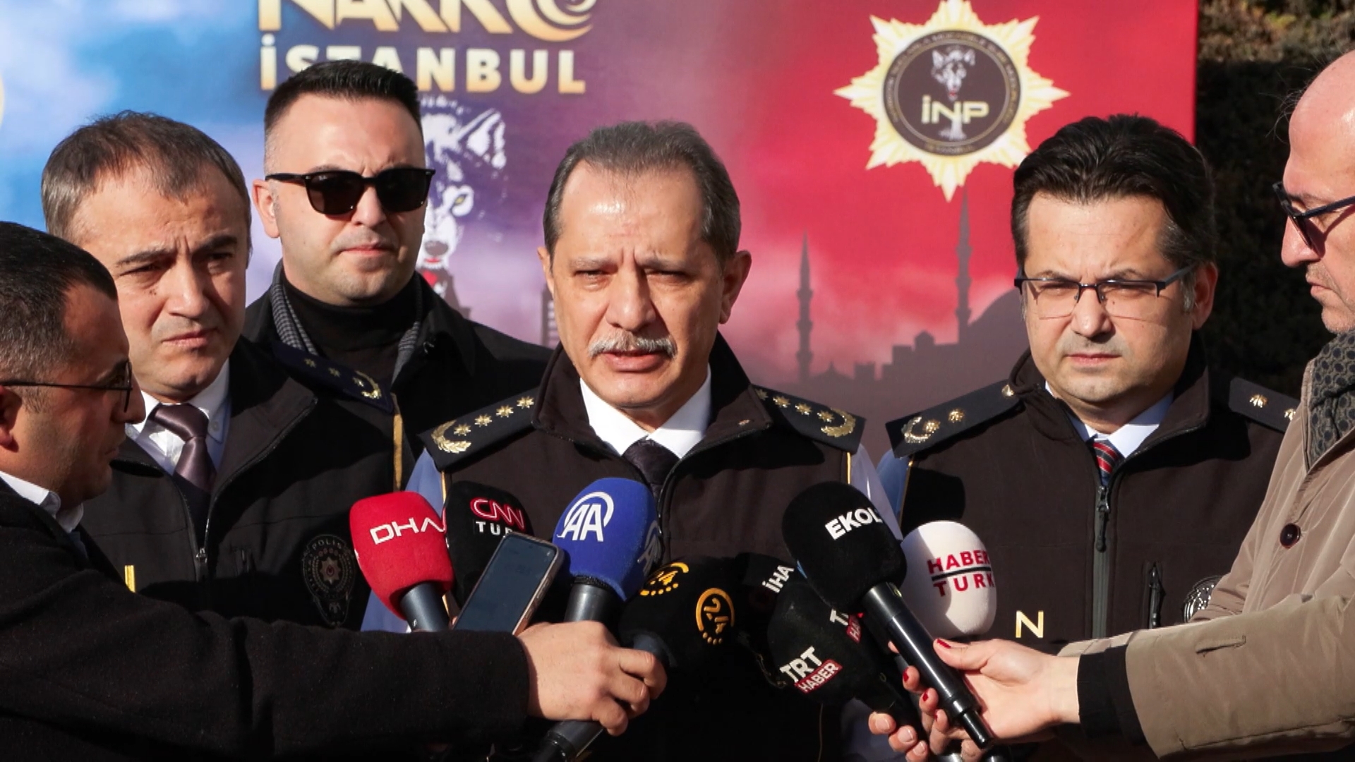 I S T A N B U L I S T A N B U L D A O P E R A S Y O N L A E L E G E 1063844 315664