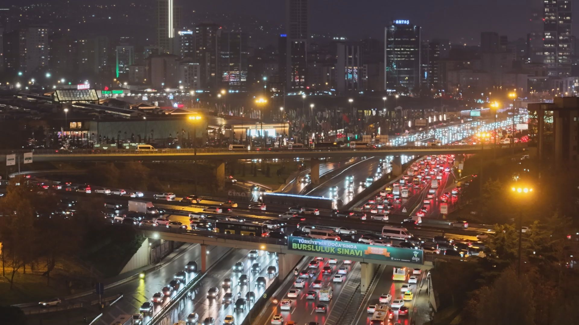 I S T A N B U L I S T A N B U L D A T R A F I K Y O G U N L U G U 1080135 320583