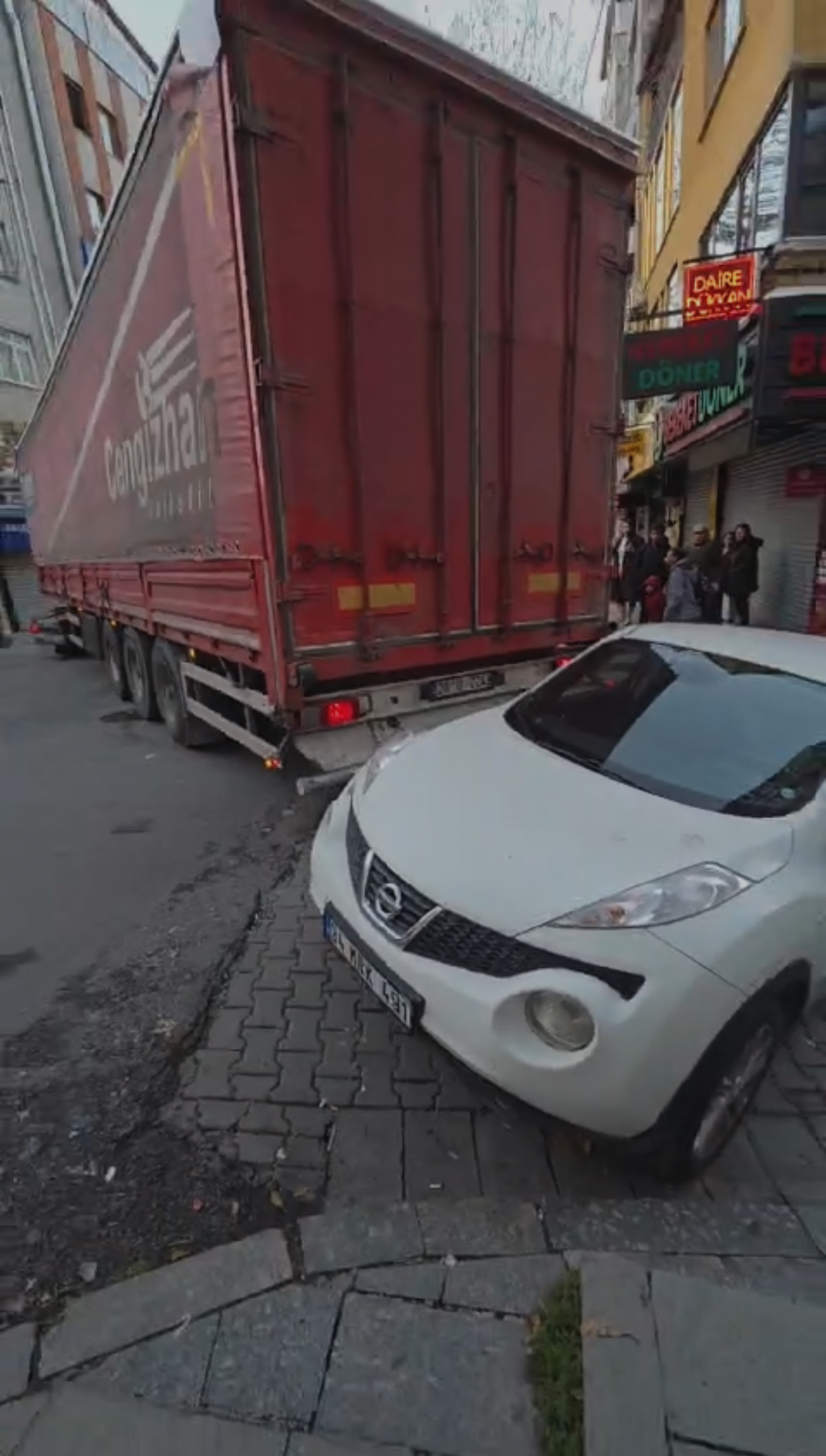 I S T A N B U L K A G I T H A N E’ D E M A N E V R A Y A P A N T I 1066648 316526