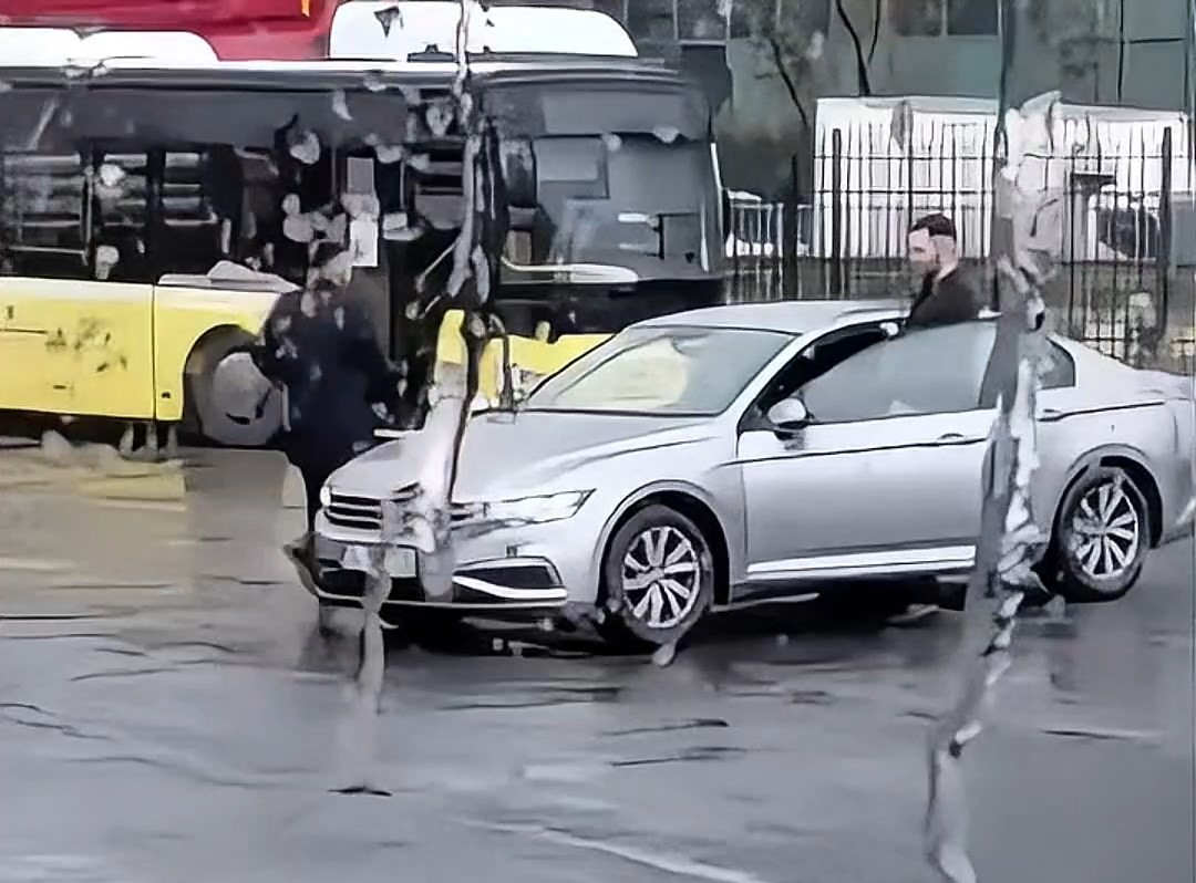 I S T A N B U L K A G I T H A N E D E O T O B U S D U R A G I N D A 1052439 312269