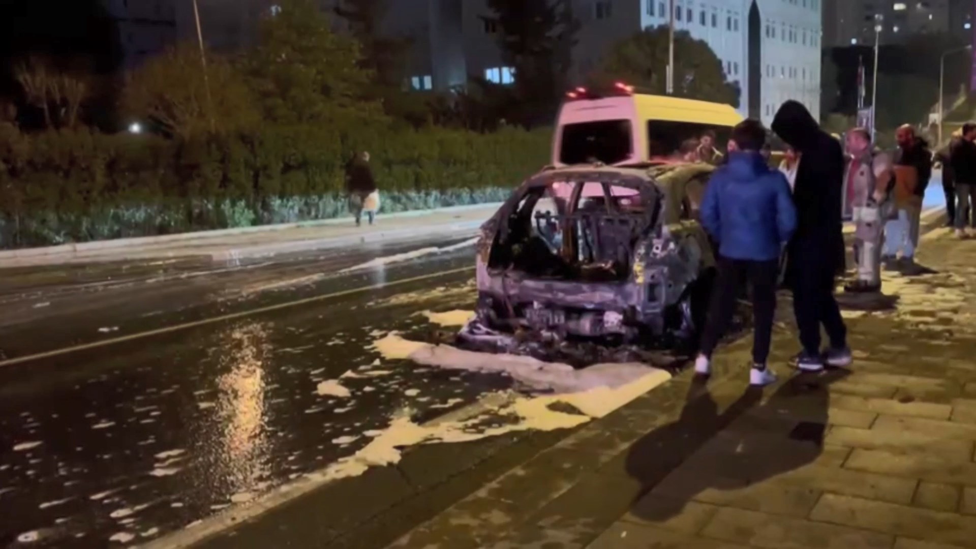 I S T A N B U L K U C U K C E K M E C E D E S E Y I R H A L I N D E 1048307 311085