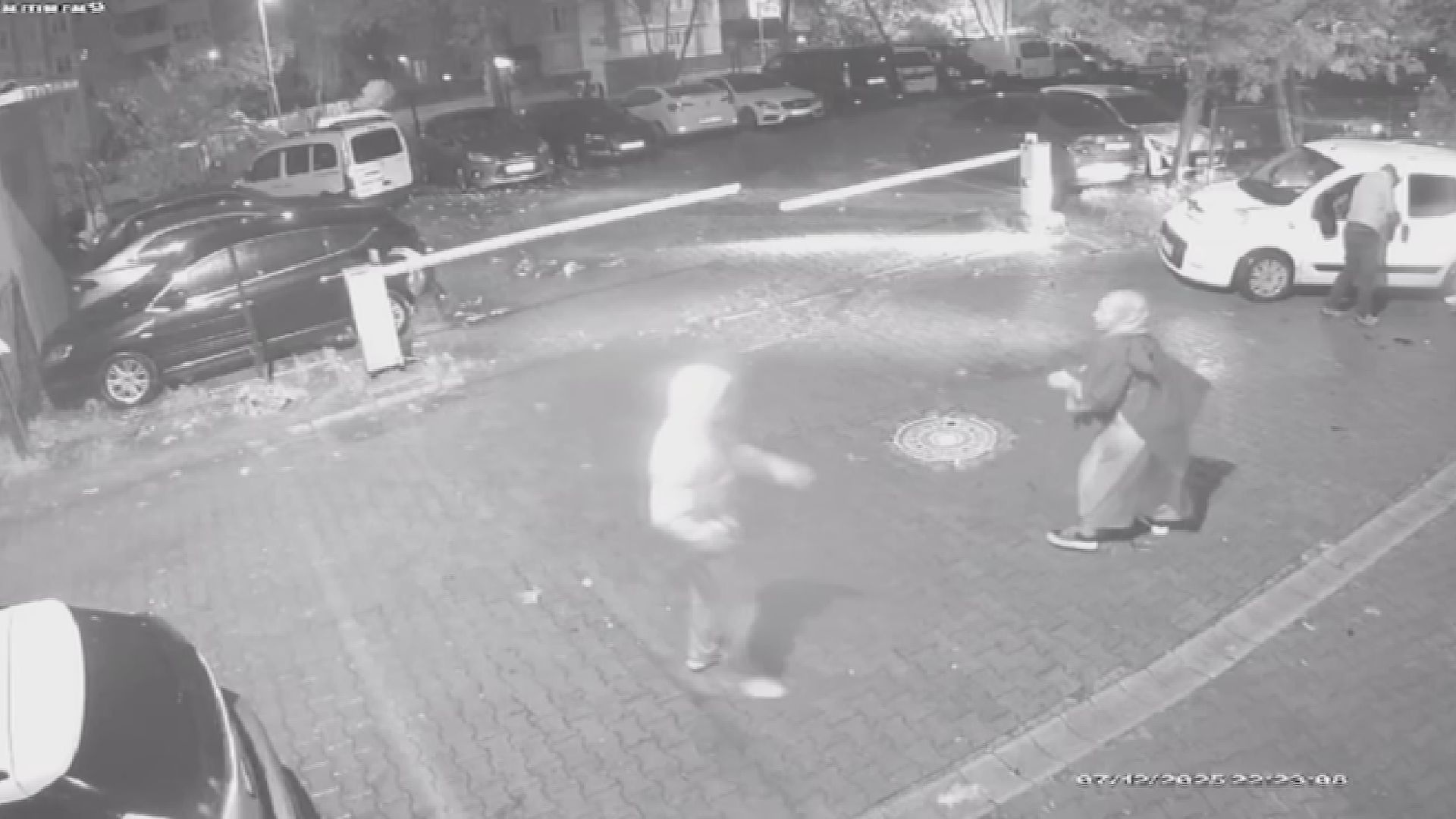 I S T A N B U L P E N D I K T E 2 K I S I Y E C A R P A N A L K 1054203 312807