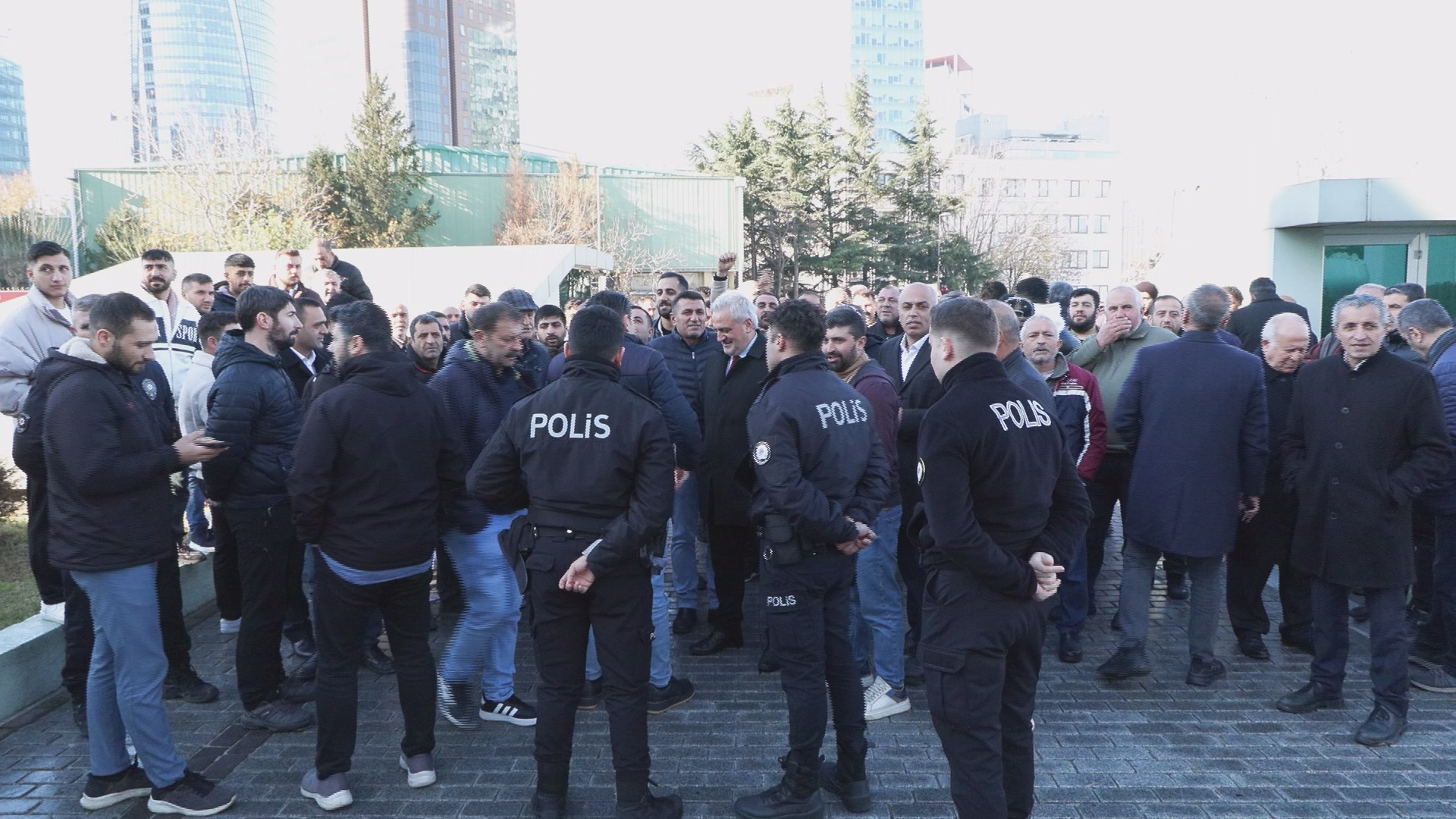 I S T A N B U L S A R I Y E R D E G U N U D E G I S T I R I L E N S 1067820 316861