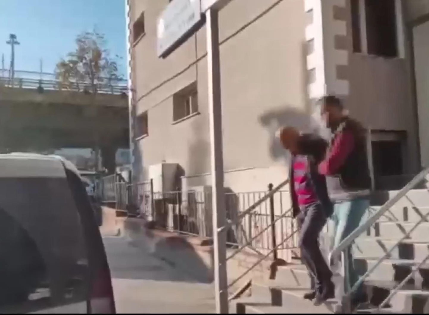 I S T A N B U L S I S L I’ D E 2 K I S I N I N O L D U G U K A Z 1069290 317277