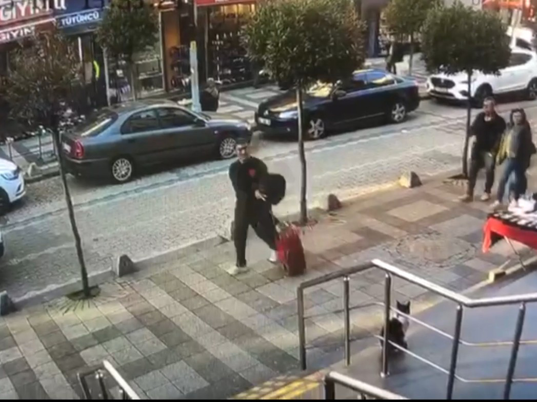 I S T A N B U L U M R A N I Y E’ D E E V I N E G I R E N H I R S I Z 1051767 312095