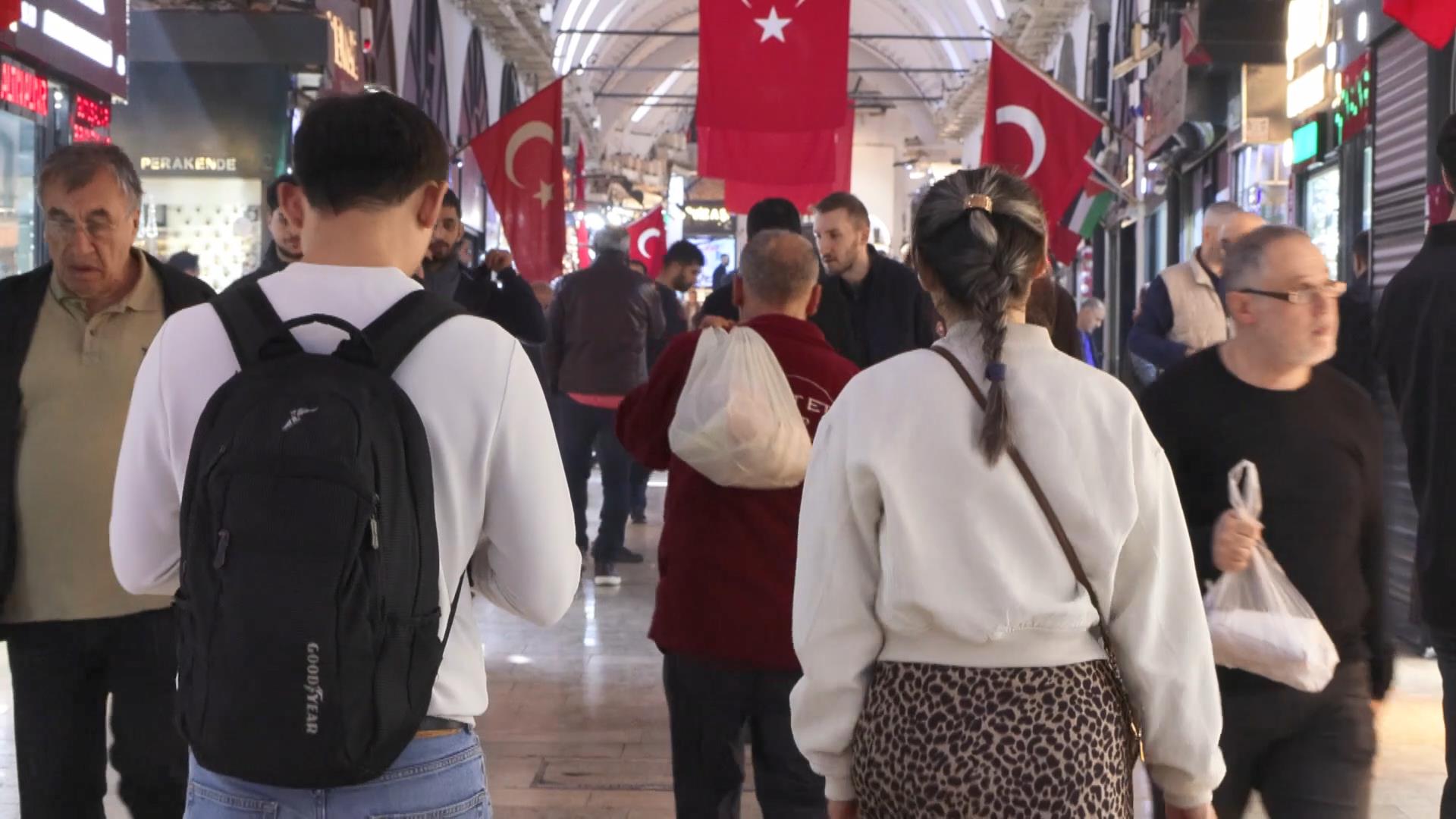 I S T A N B U L U Z M A N L A R D A N I M I T A S Y O N A L T I N 1046898 310655