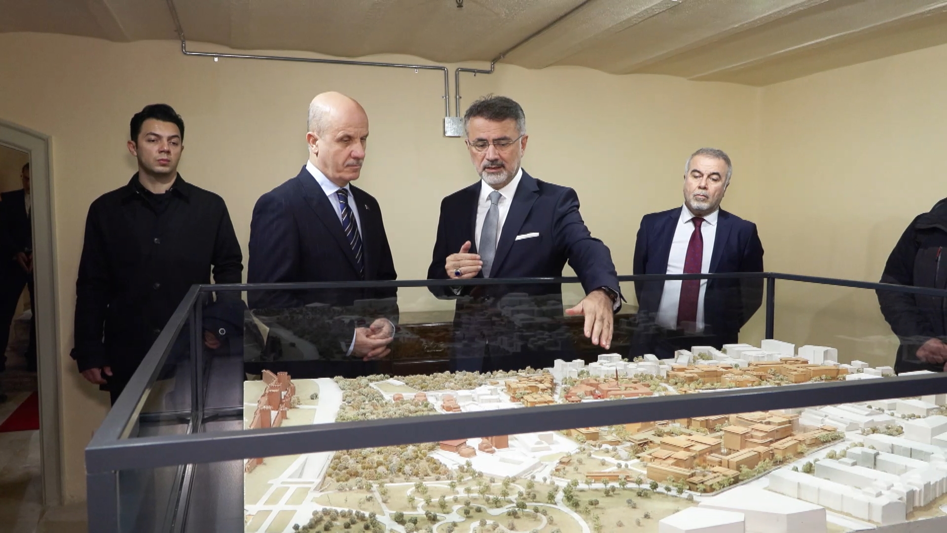 I S T A N B U L Y O K B A S K A N I O Z V A R 8 S O M E S T I R I 1074673 318891