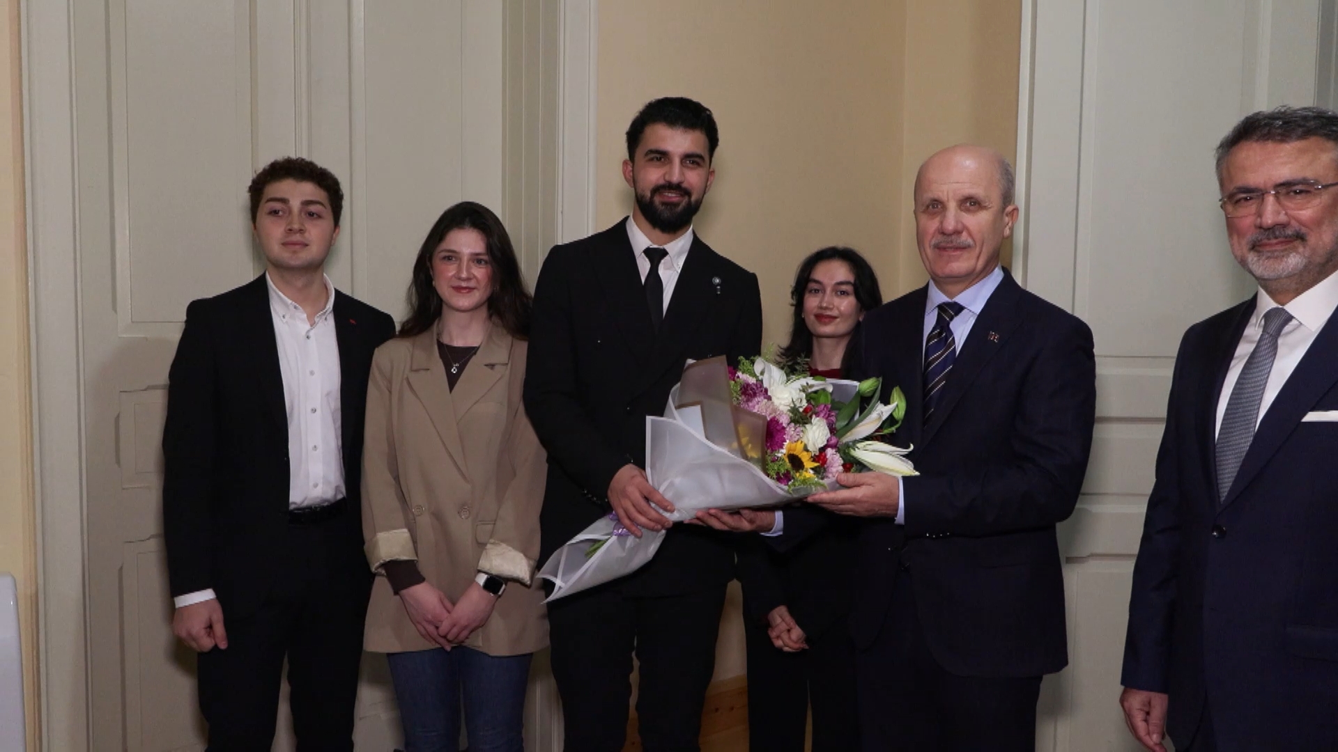 I S T A N B U L Y O K B A S K A N I O Z V A R 8 S O M E S T I R I 1074674 318891