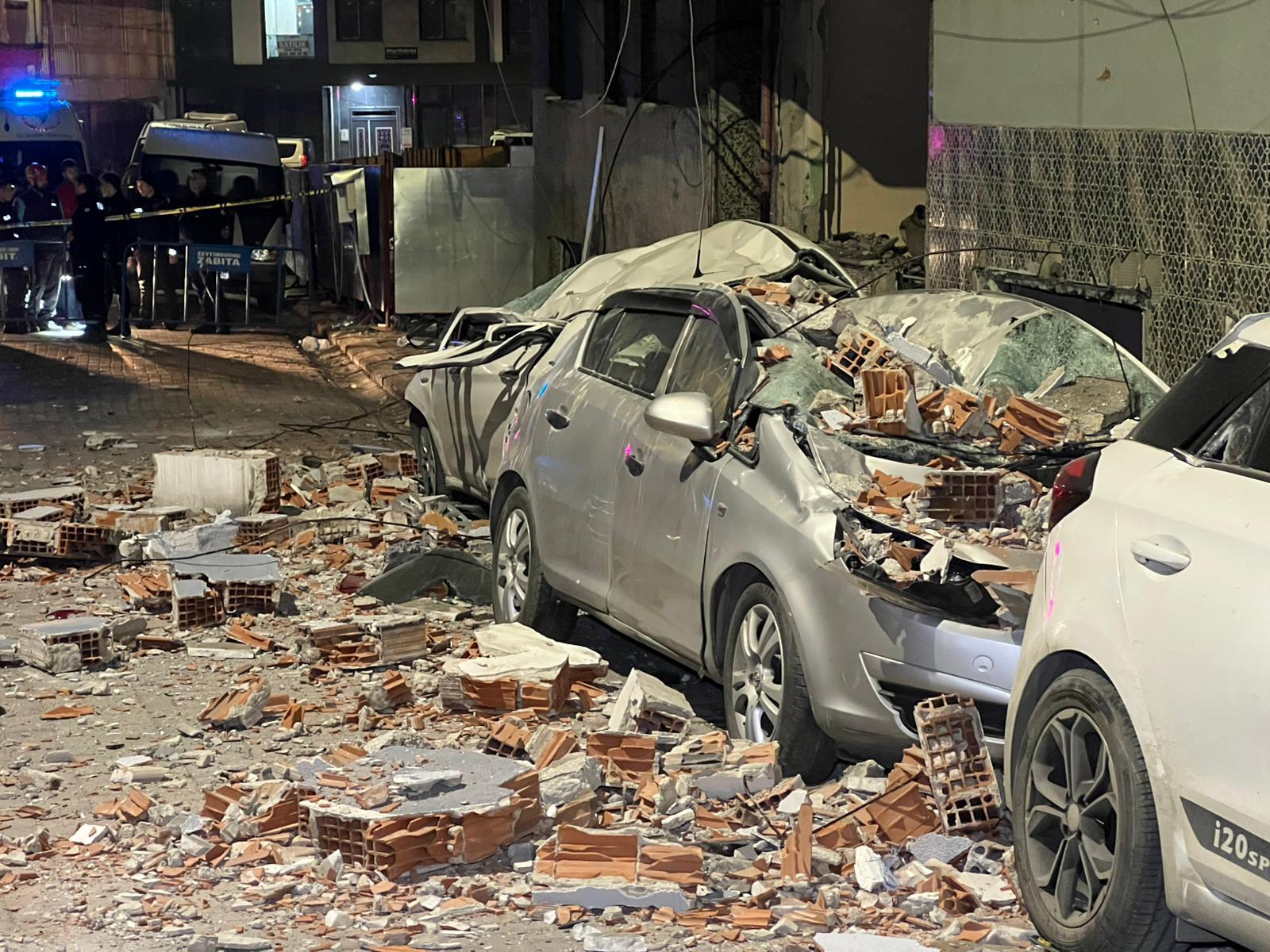 I S T A N B U L Z E Y T I N B U R N U N D A 4 K A T L I B I N A N 1070018 317507