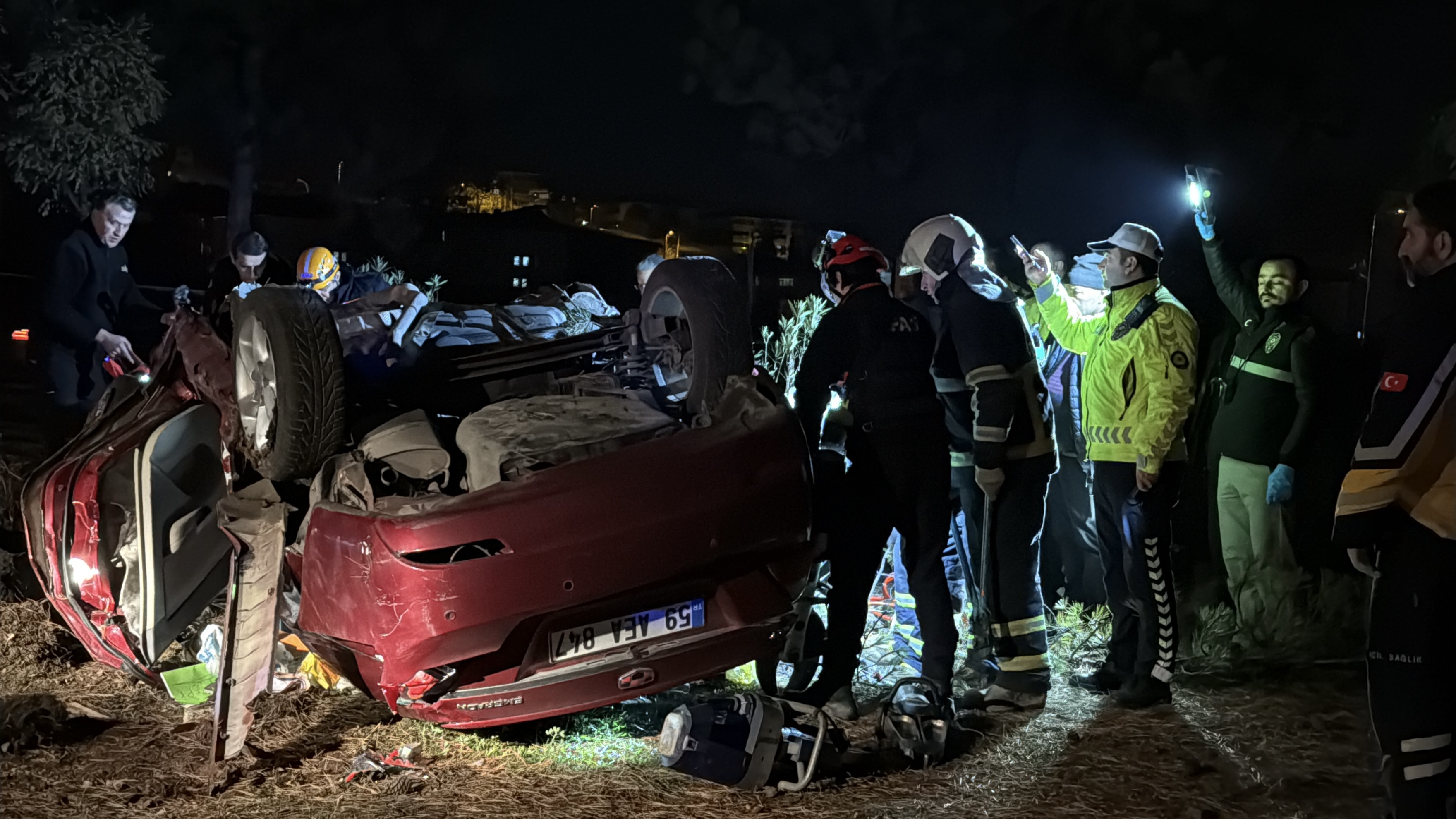 Karabük’te Otomobil Refüjdeki Ağaca Çarptı: 1 Ölü