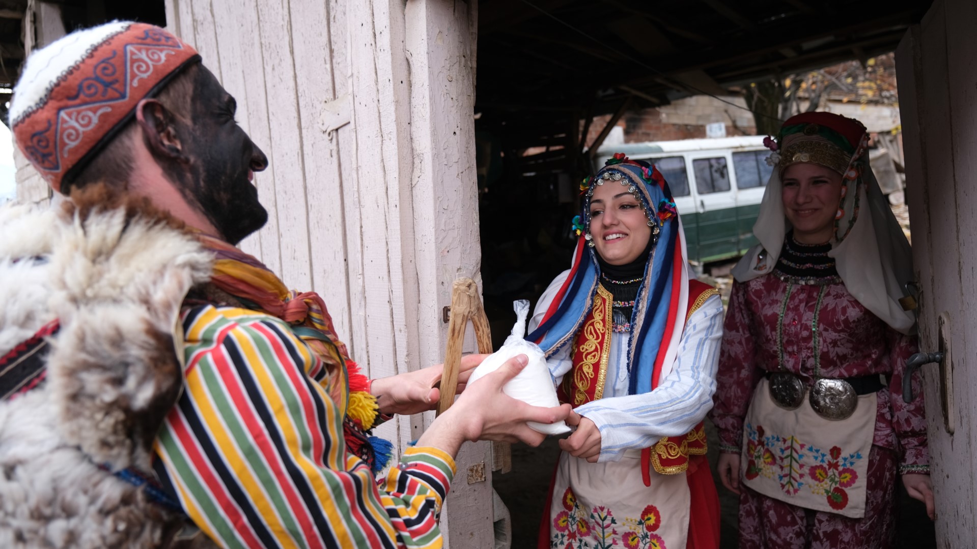 K I S I N G E L I S I E S K I T U R K G E L E N E K L E R I Y L E K 1075782 319199