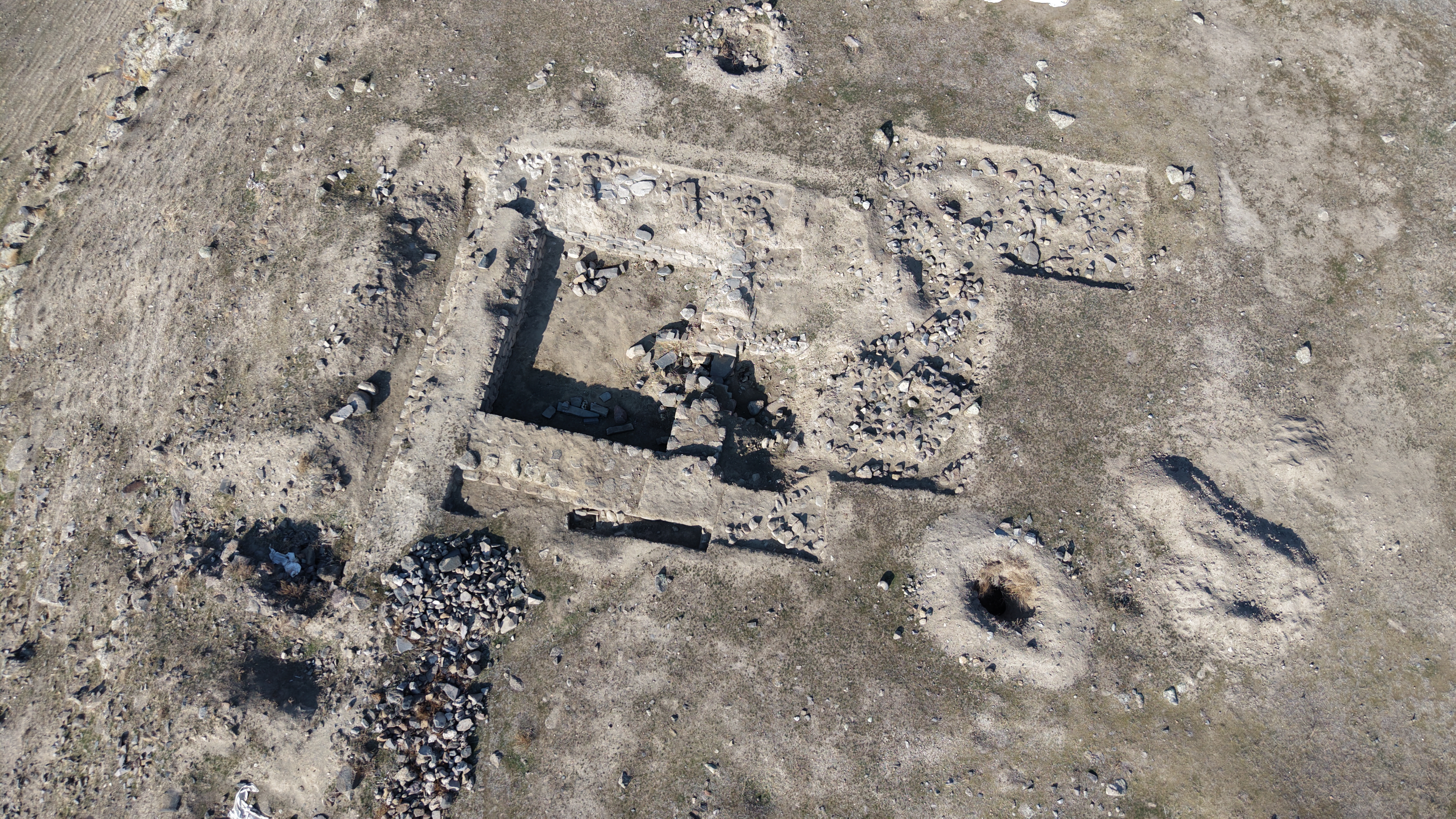 K O R Z U T K A L E S I’ N D E K I K A Z I L A R D A U R A R T U T A R 1080926 320828