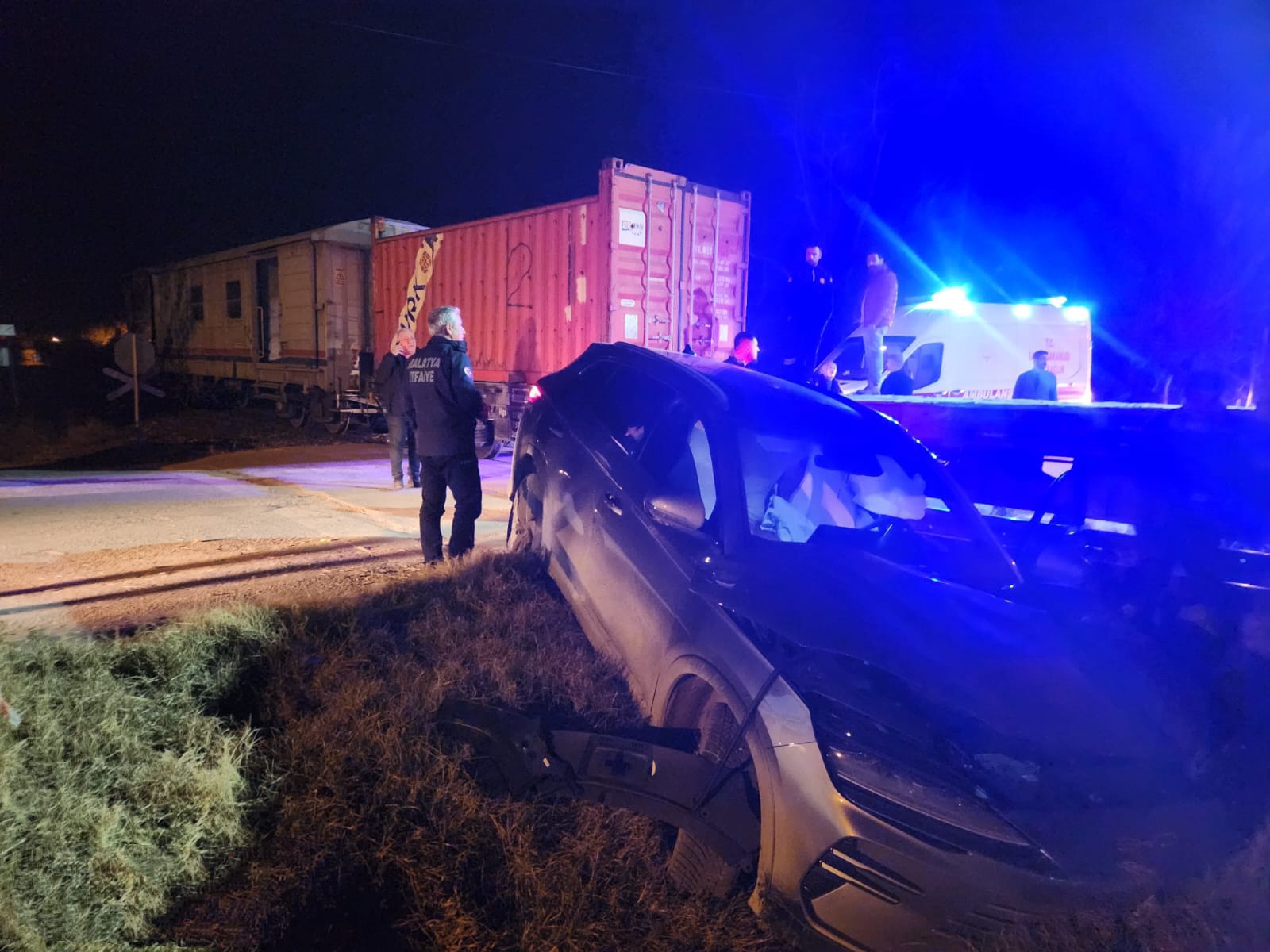Malatya’da Tren Kazası Yük Treni Otomobile Çarptı