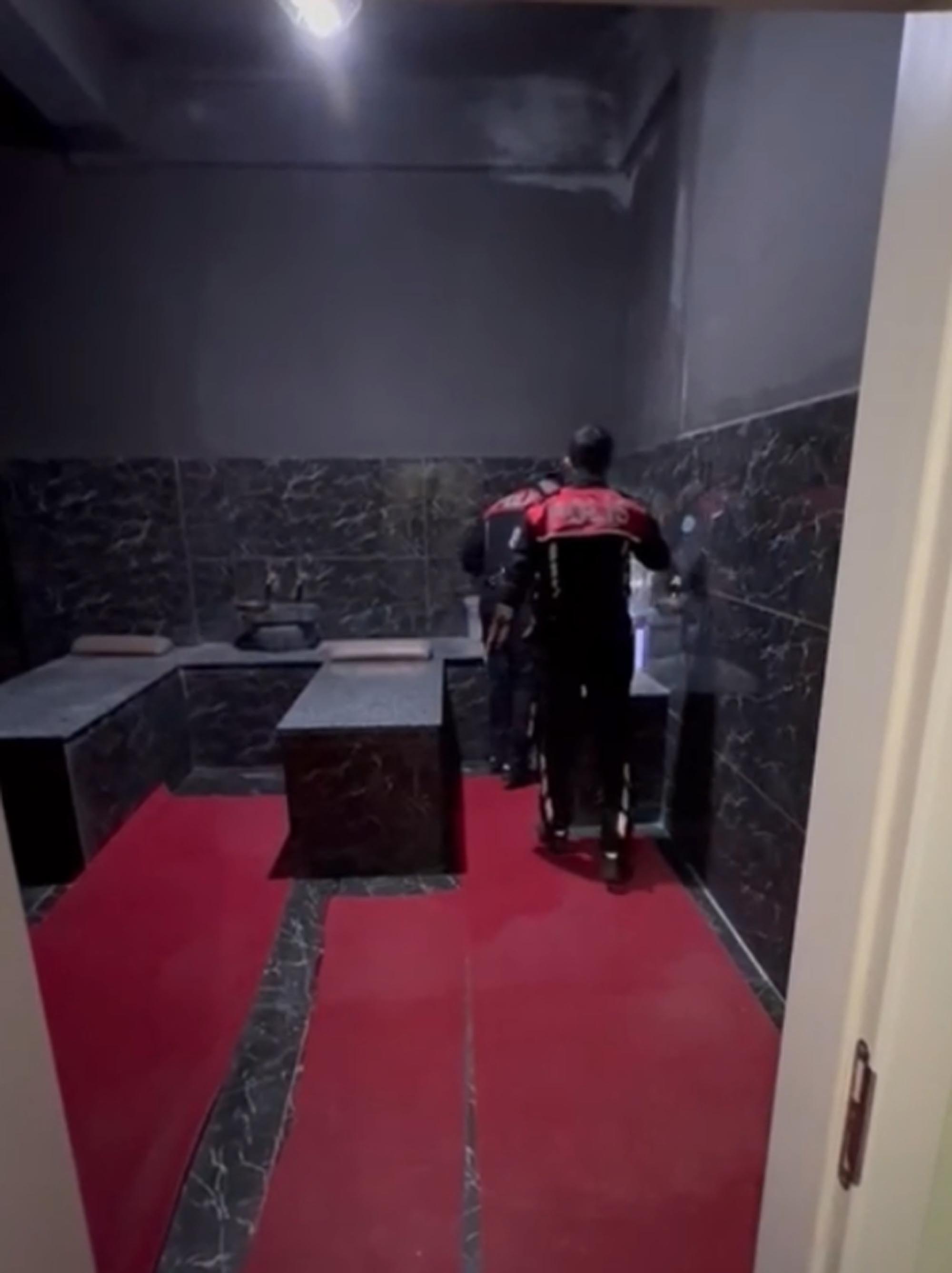 M A S A J S A L O N L A R I N A F U H U S O P E R A S Y O N U N D A G I 1060858 314828