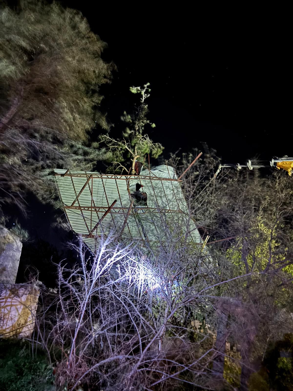 M E R S I N D E S I D D E T L I R U Z G A R N E D E N I Y L E A S I R 1083880 321701