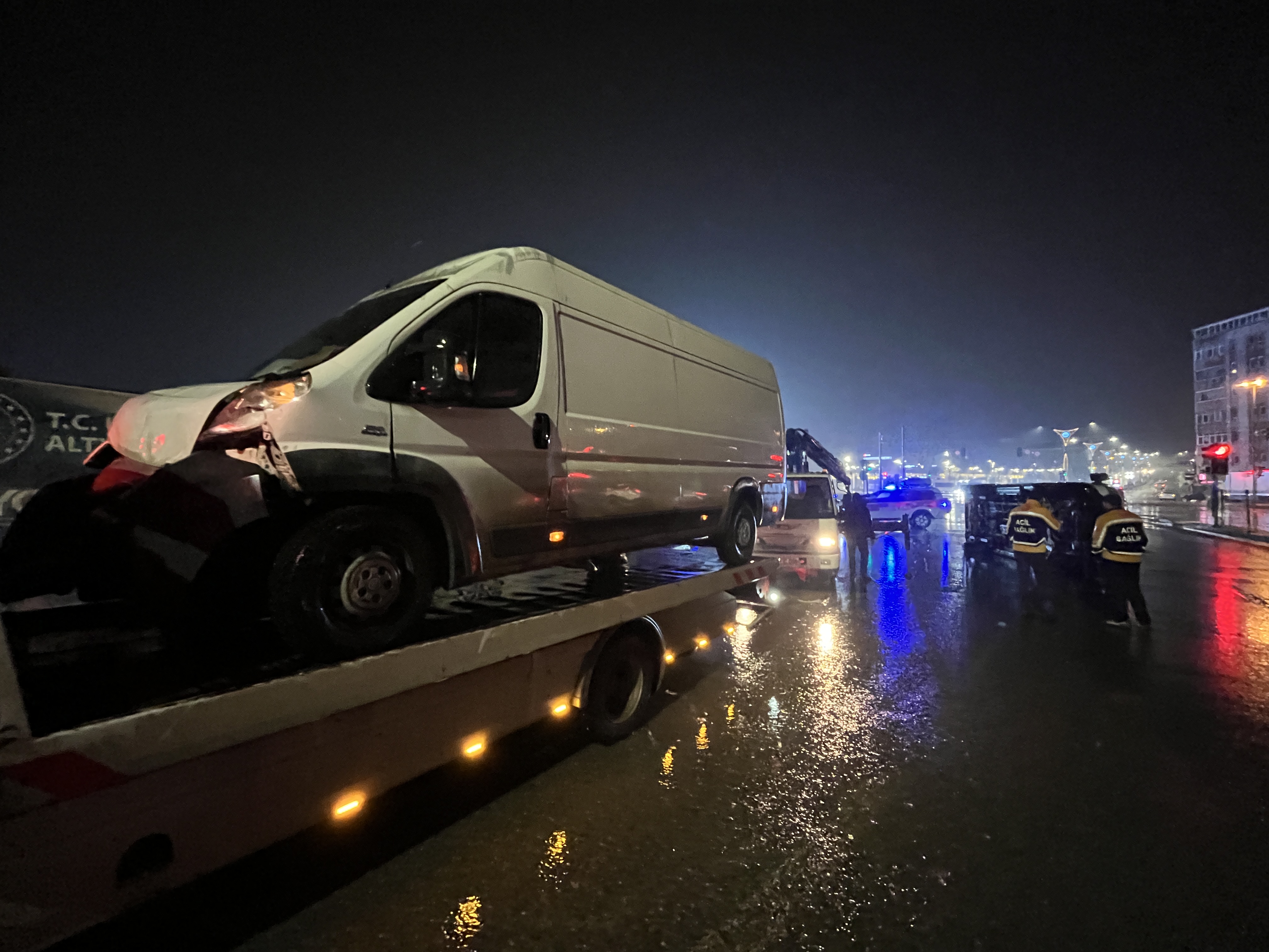 M I N I B U S I L E C A R P I S A N A M B U L A N S D E V R I L D I 1074023 318684