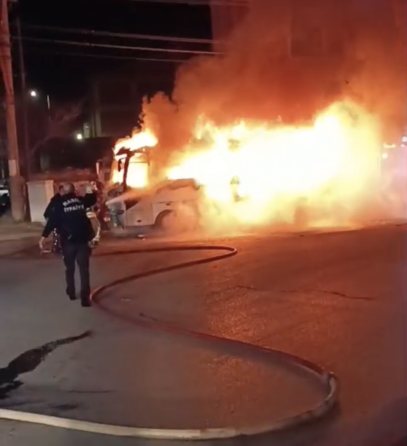 M I N I B U S T E C I K A N Y A N G I N P A R K H A L I N D E K I 5 1075646 319145