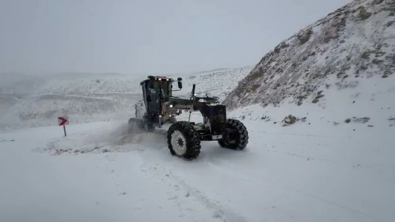 Malatyada Ekiplerin Karla Mucadele Calismasi 2