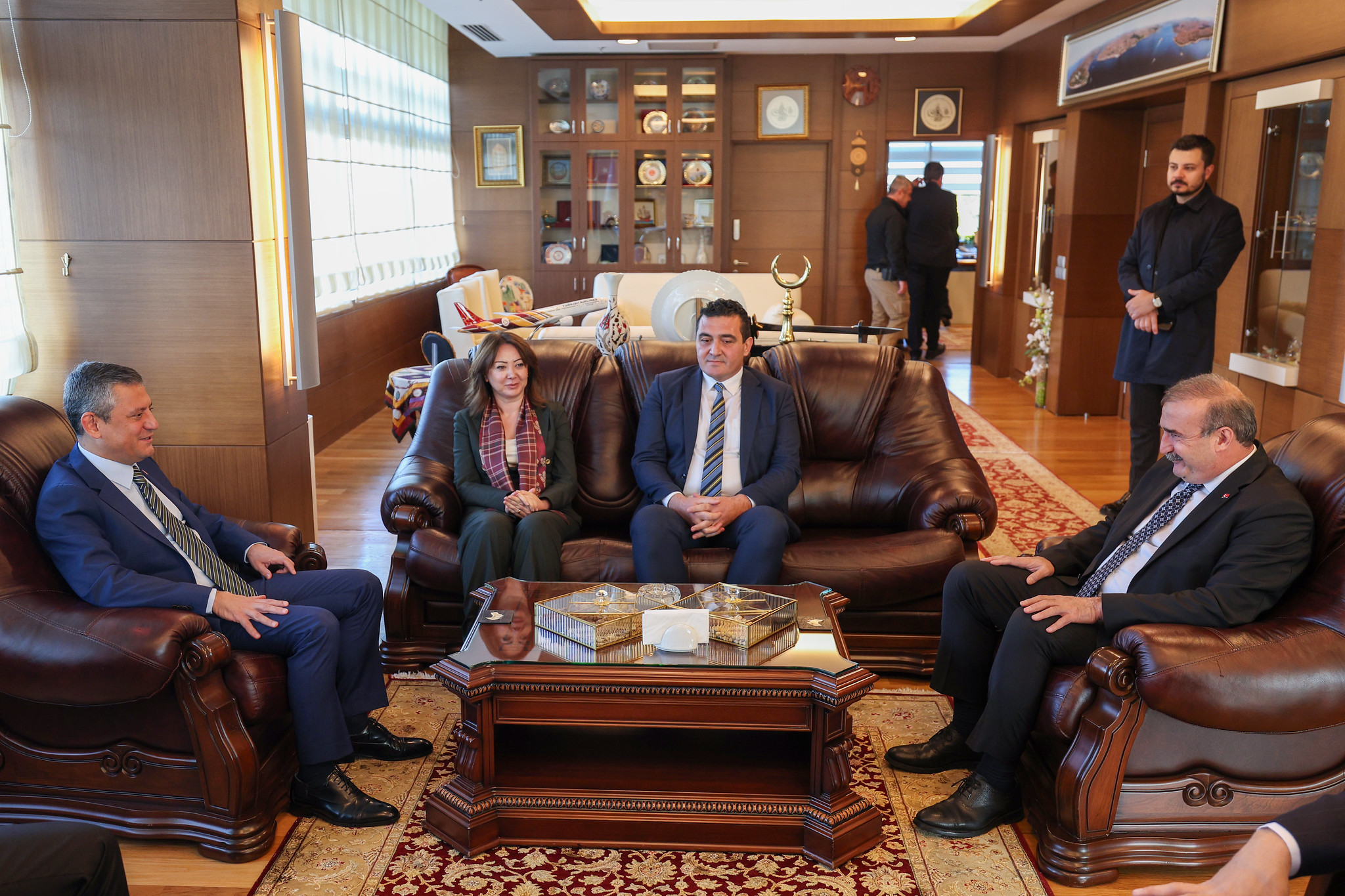 O Z G U R O Z E L D E N U Y U S M A Z L I K M A H K E M E S I B A S 1047788 310917