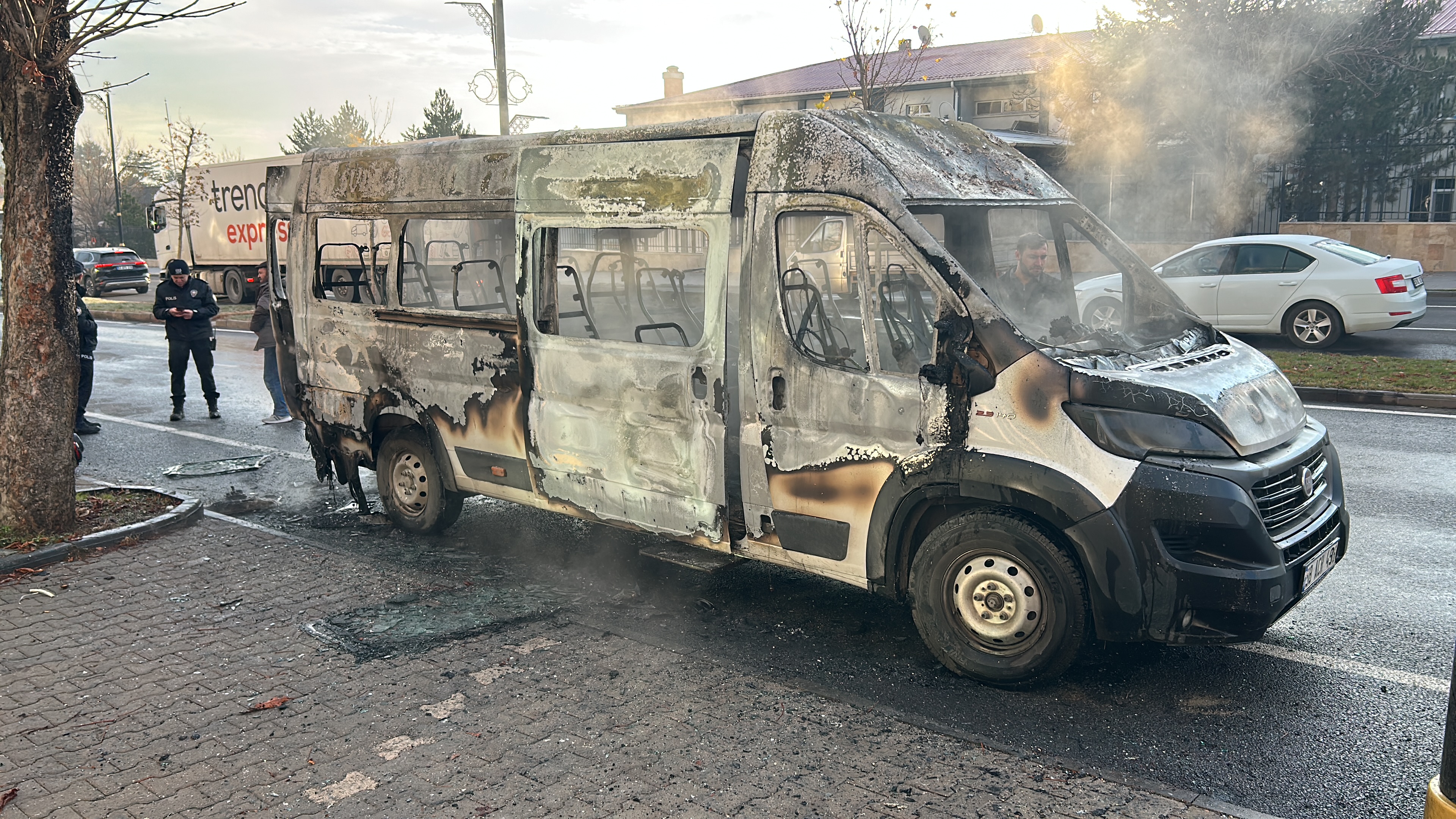 P A R K H A L I N D E K I M I N I B U S Y A N D I 1046642 310579