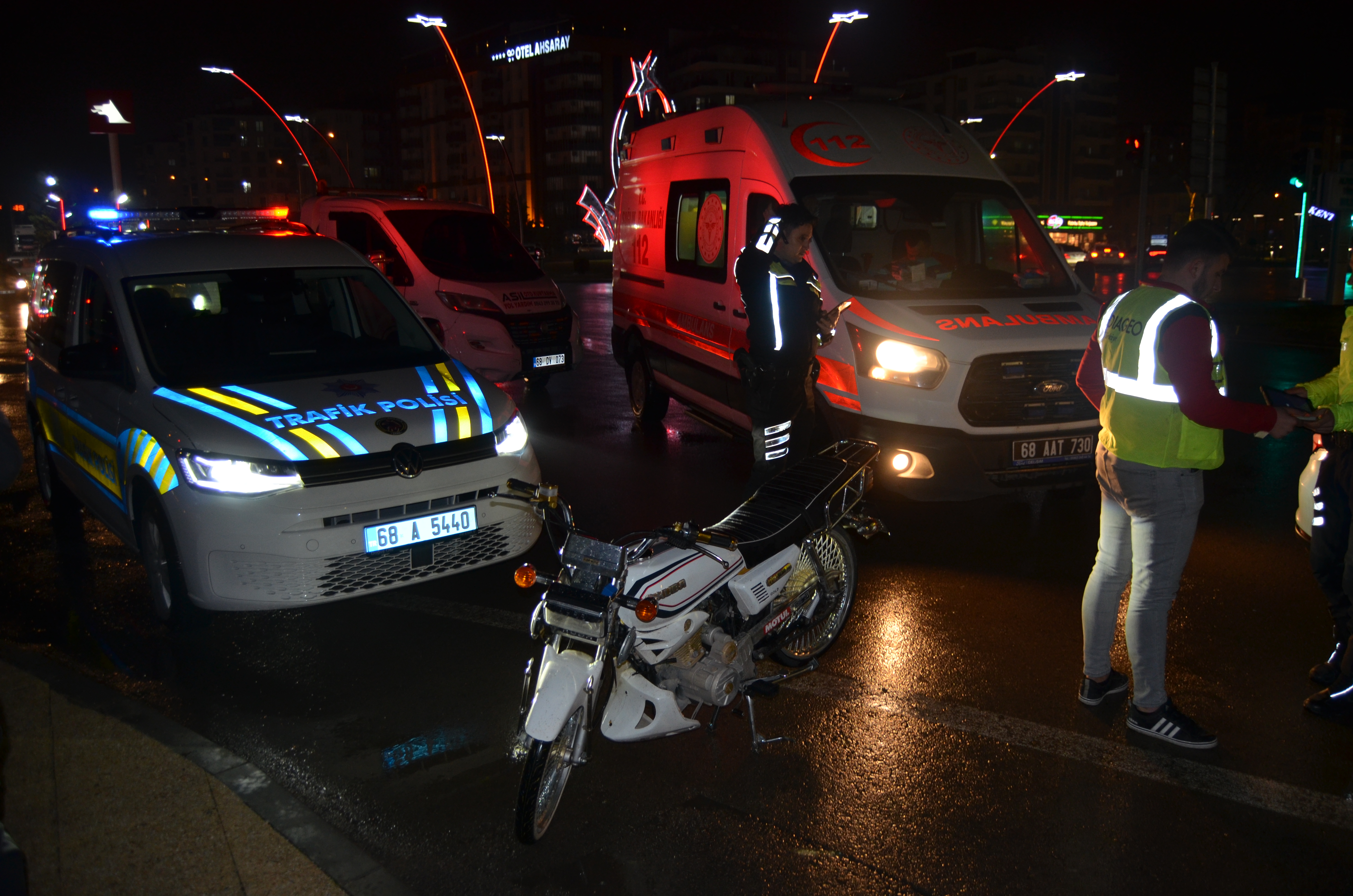 P O L I S I N D U R I H T A R I N A U Y M A Y A N C O C U K S U R 1081827 321106-1