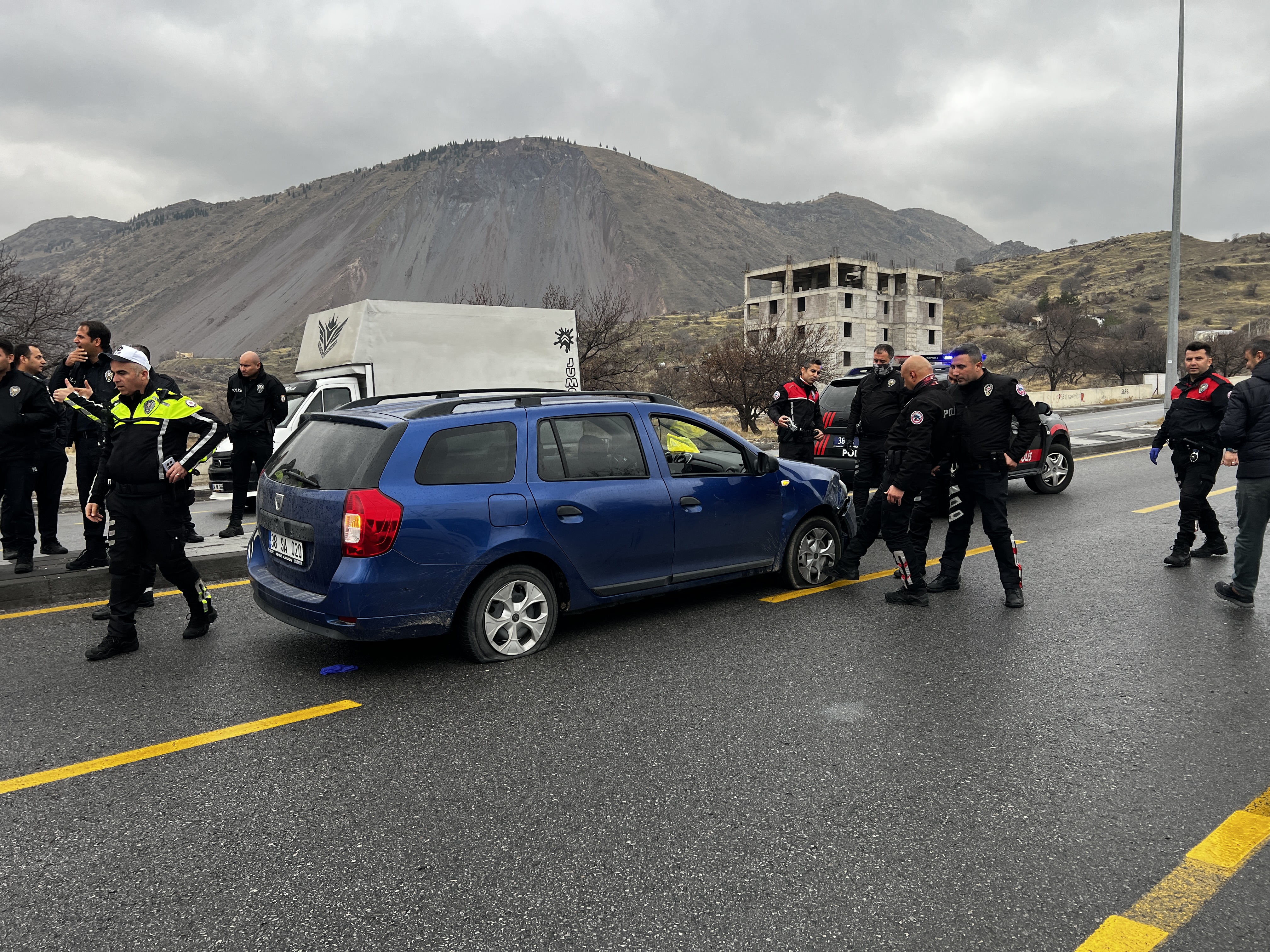 P O L I S T E N K A C A N E H L I Y E T S I Z S U R U C U O T O M O B 1053916 312721