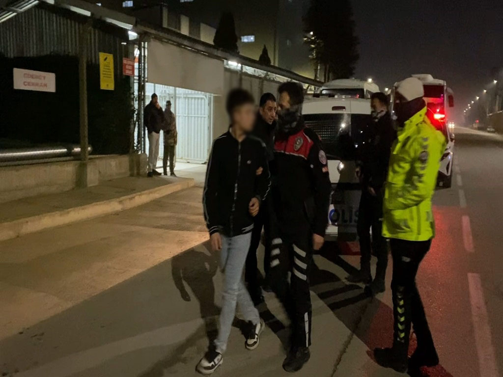 P O L I S T E N K A C A R K E N E K I P O T O S U N A C A R P A N E H 1065182 316061