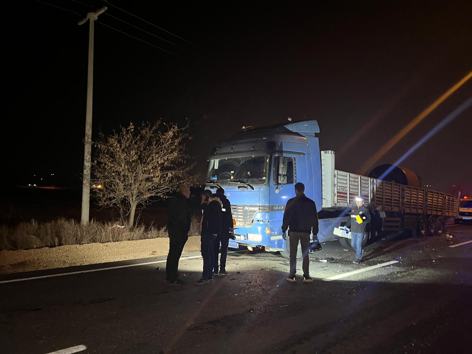 Park Halindeki Tira Carpan Otomobildeki 1077118 319595 (1)