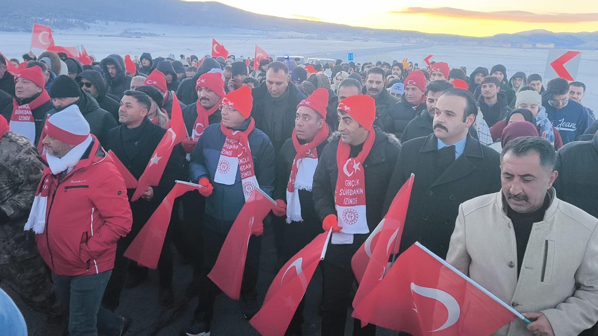 S A R I K A M I S S E H I T L E R I I C I N S I F I R I N A L T I N D A 1075437 319084