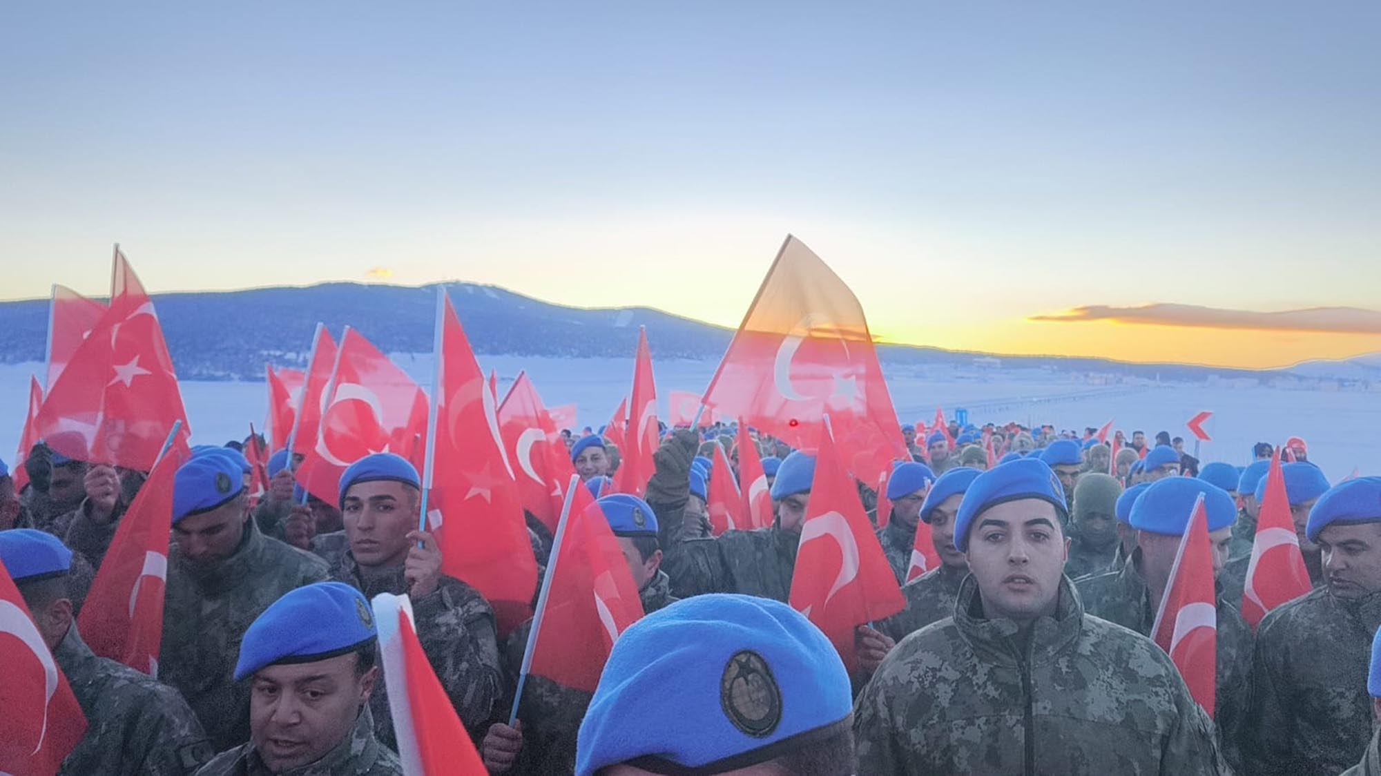 S A R I K A M I S S E H I T L E R I I C I N S I F I R I N A L T I N D A 1075438 319084