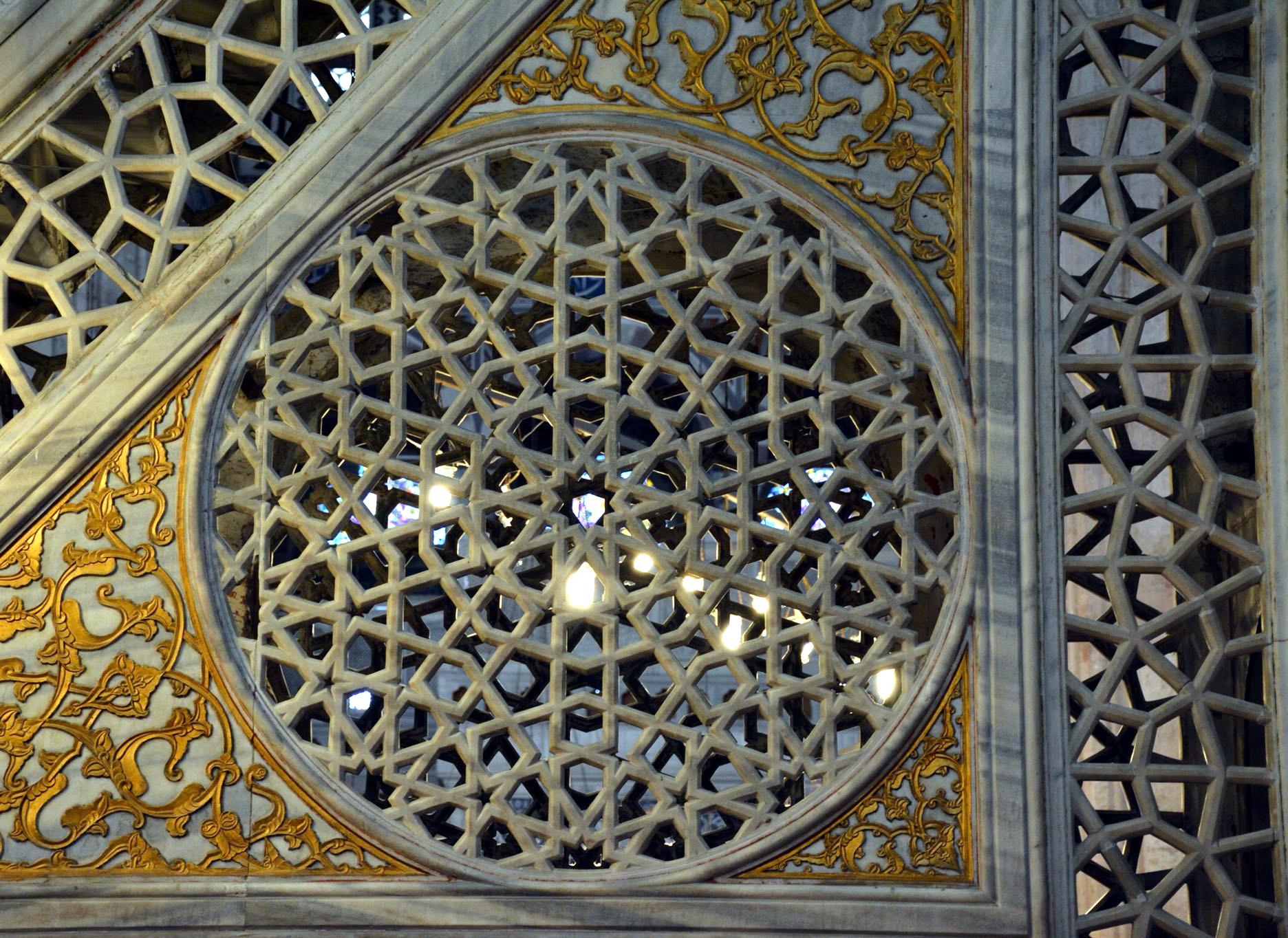 S E L I M I Y E C A M I S I M I N B E R I N D E K I M O T I F L E R I 1063027 315413