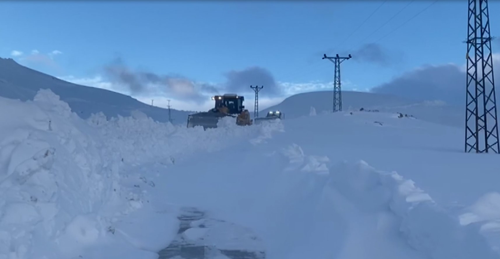 S I R N A K’ T A K O Y Y O L L A R I N D A K A R L A M U C A D E L E 1059316 314370