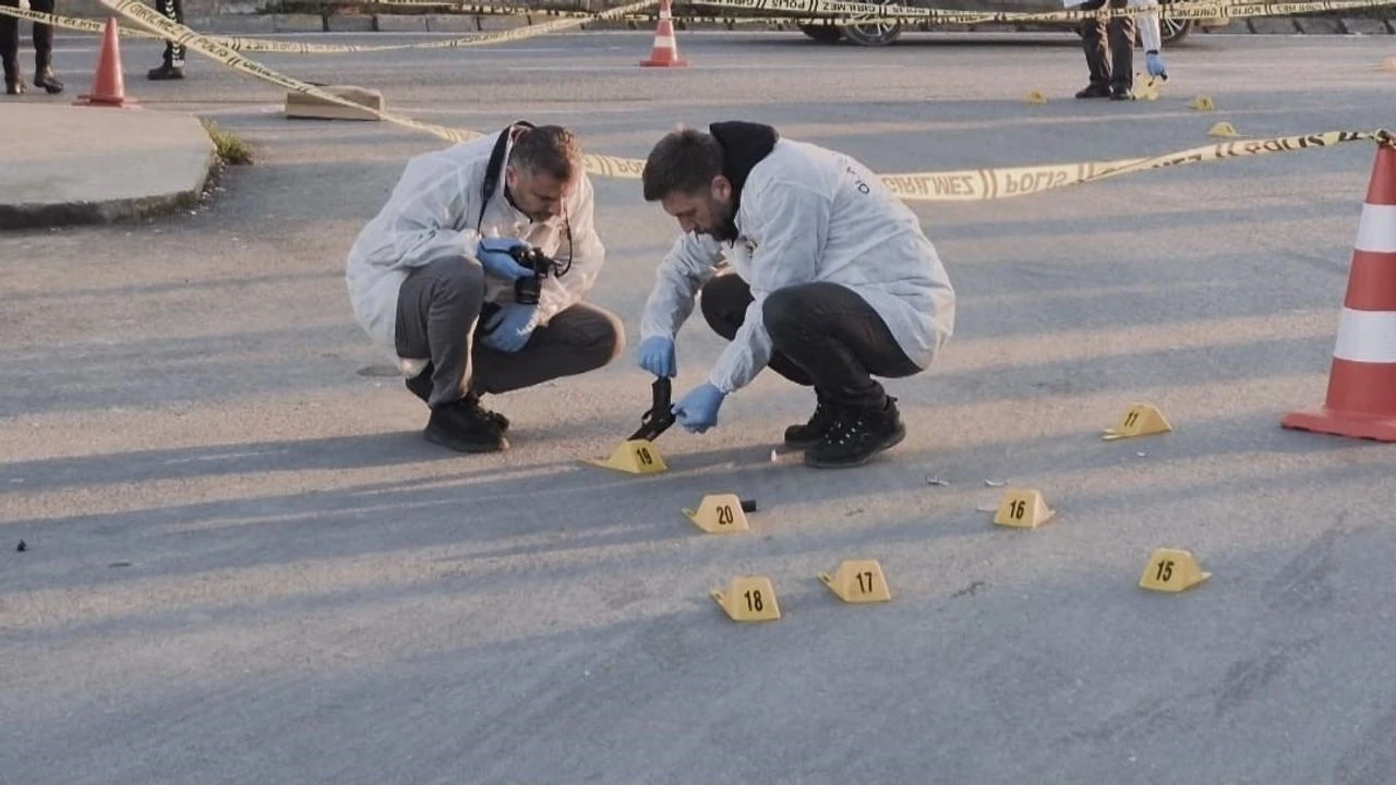 Sultangazi'de Korku Dolu Anlar! 16 Yaşındaki Kız Öğrenciye Silahlı Saldırı
