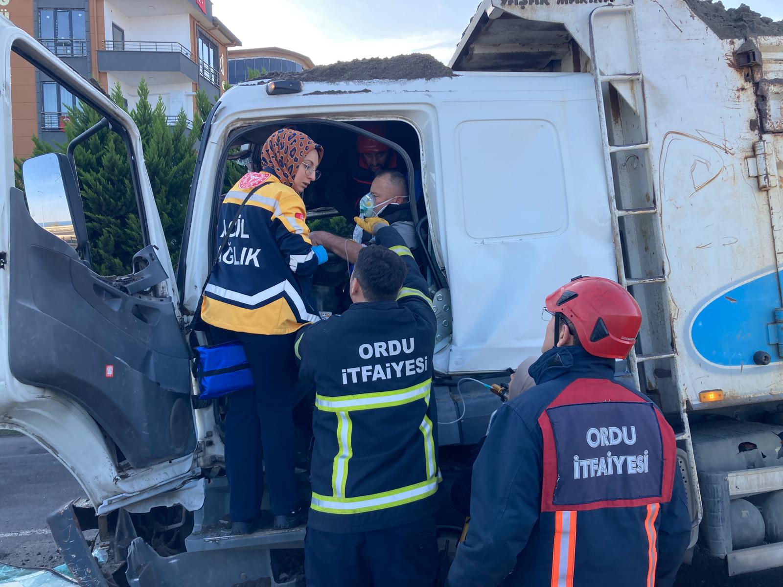 T I R’ A A R K A D A N C A R P A N K A M Y O N D A S I K I S A N S U 1049314 311386