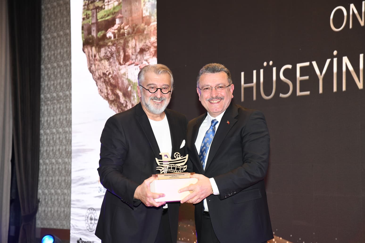 T R A B Z O N F I L M F E S T I V A L I N D E A L T I N T A K A O D 1082185 321212