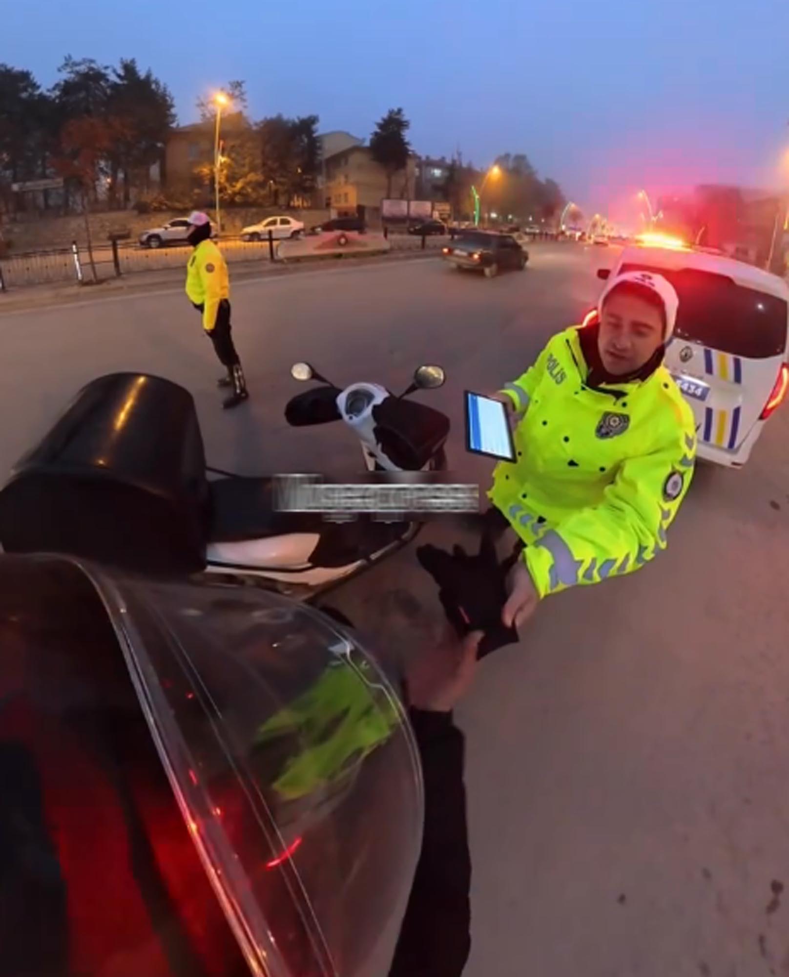 T R A F I K P O L I S I S O G U K T A N E L L E R I T I T R E Y E N 1047810 310931