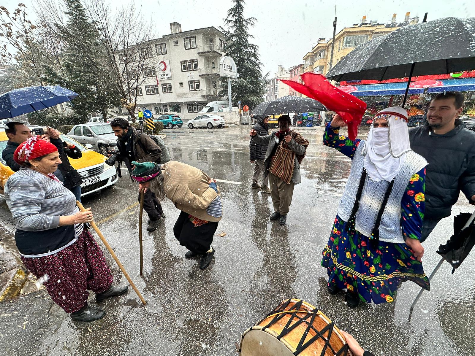 T U N C E L I D E Y E N I Y I L ‘ G A G A N’ G E L E N E G I Y L E 1089416 323397