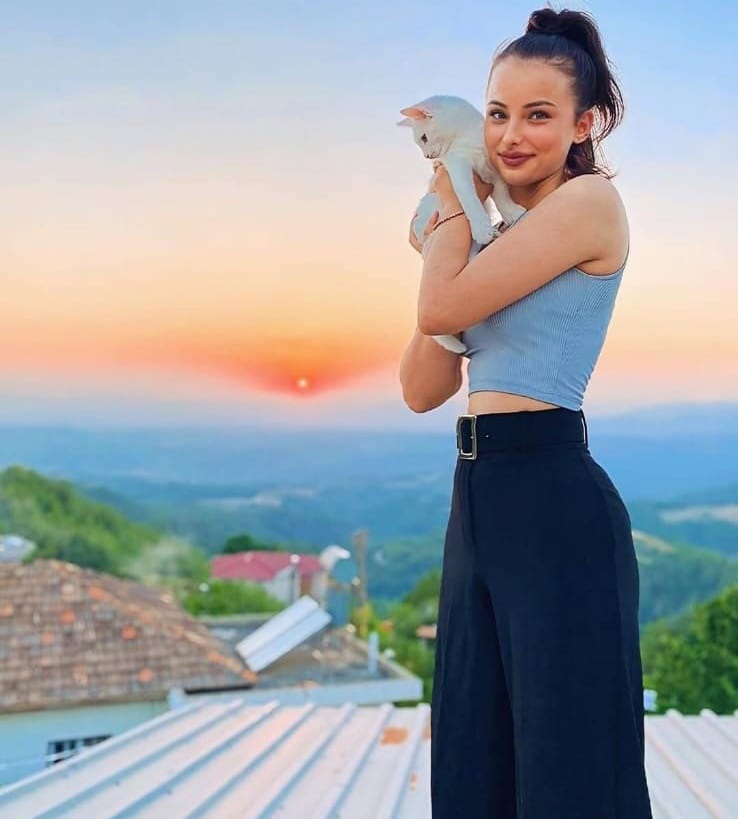 U N I V E R S I T E L I H A K A N I O L D U R E N S E V G I L I S I N E 1066467 316468