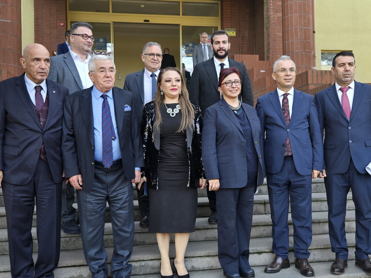 W O R L D B R I D G E S Z I R V E S I 70 U L K E D E N B U Y U K E 1069165 317249