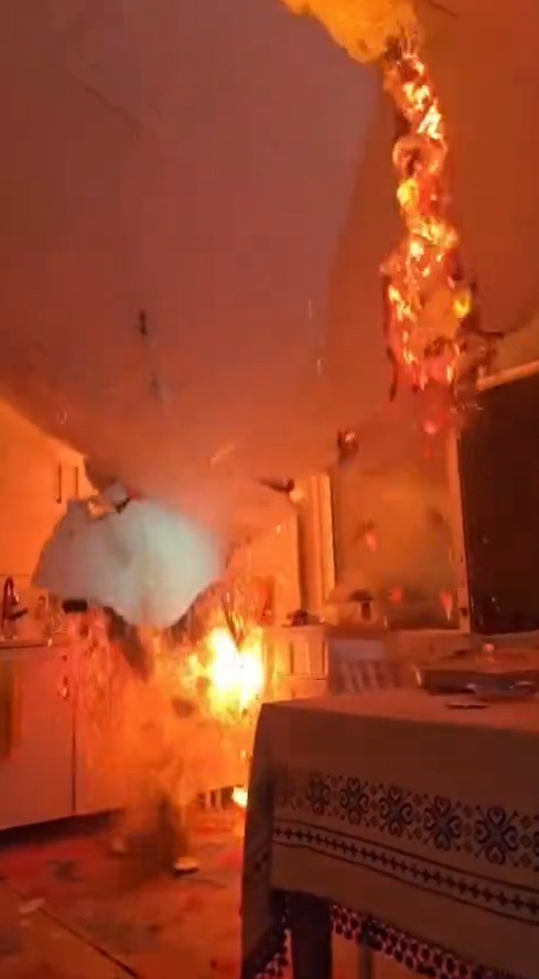 Y A N G I N A M U D A H A L E E D E R K E N C O K E N T A V A N I N A 1076273 319322