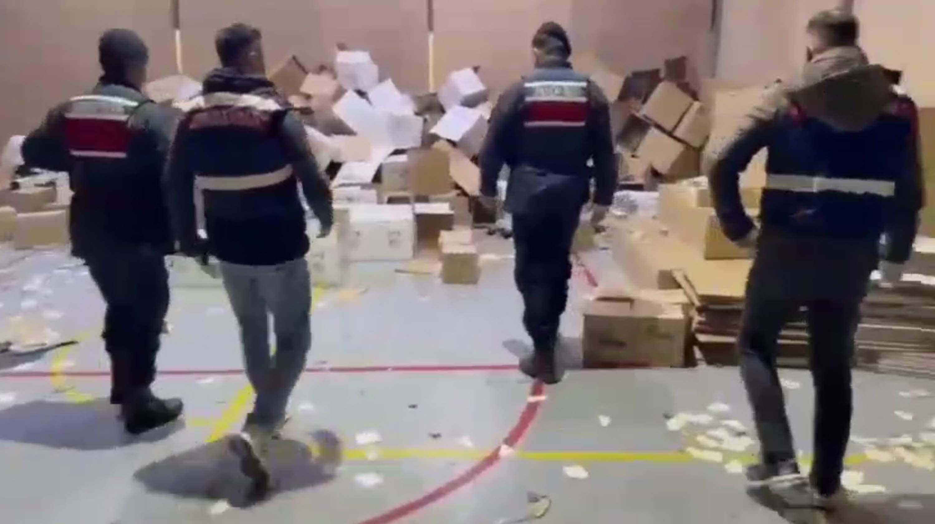 Y I L B A S I O N C E S I I Z M I R D E 2 B I N 850 L I T R E 1047694 310899