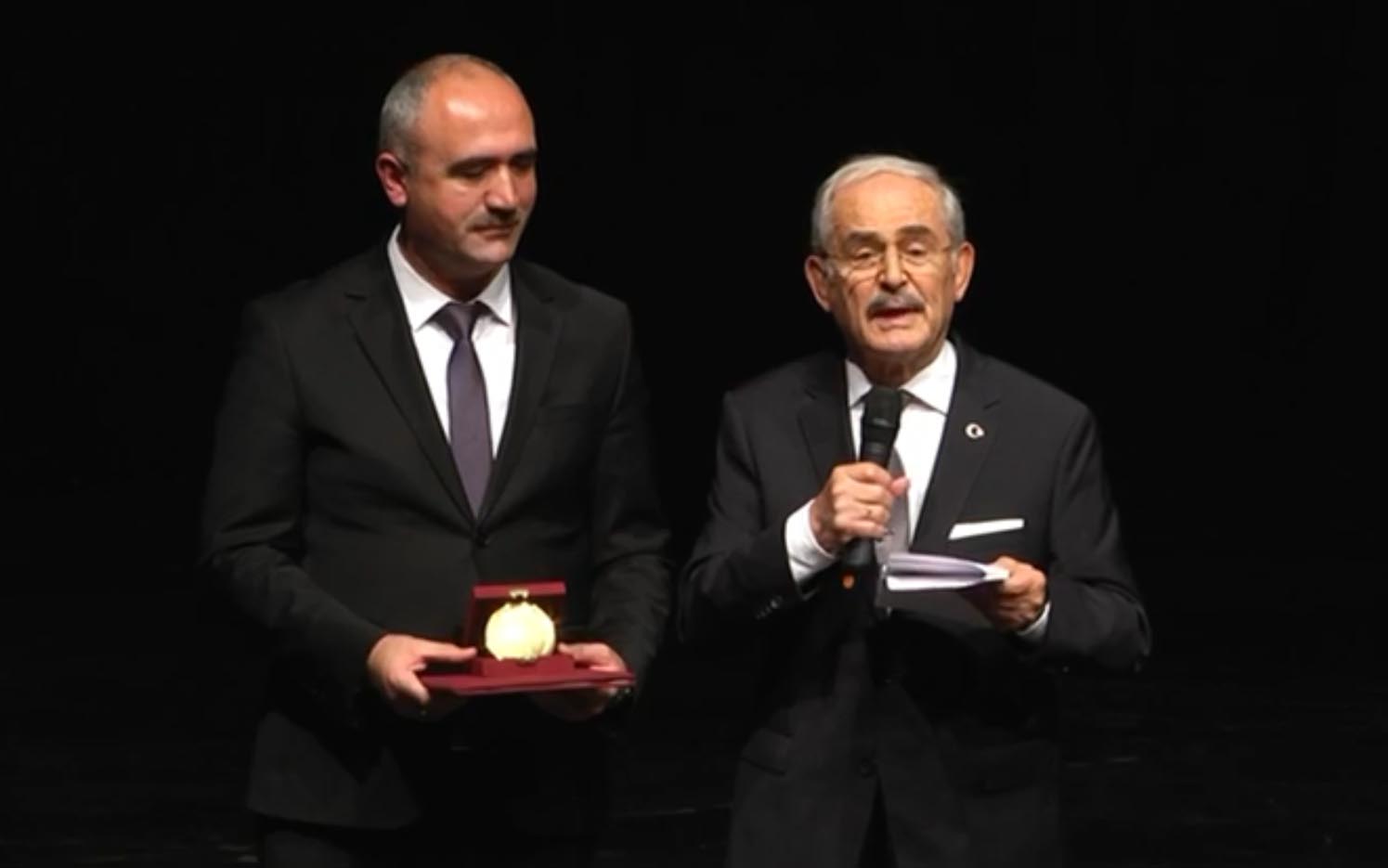 Y I L M A Z B U Y U K E R S E N S I Y A S E T E N K E N D I M I E M E 1087928 322932